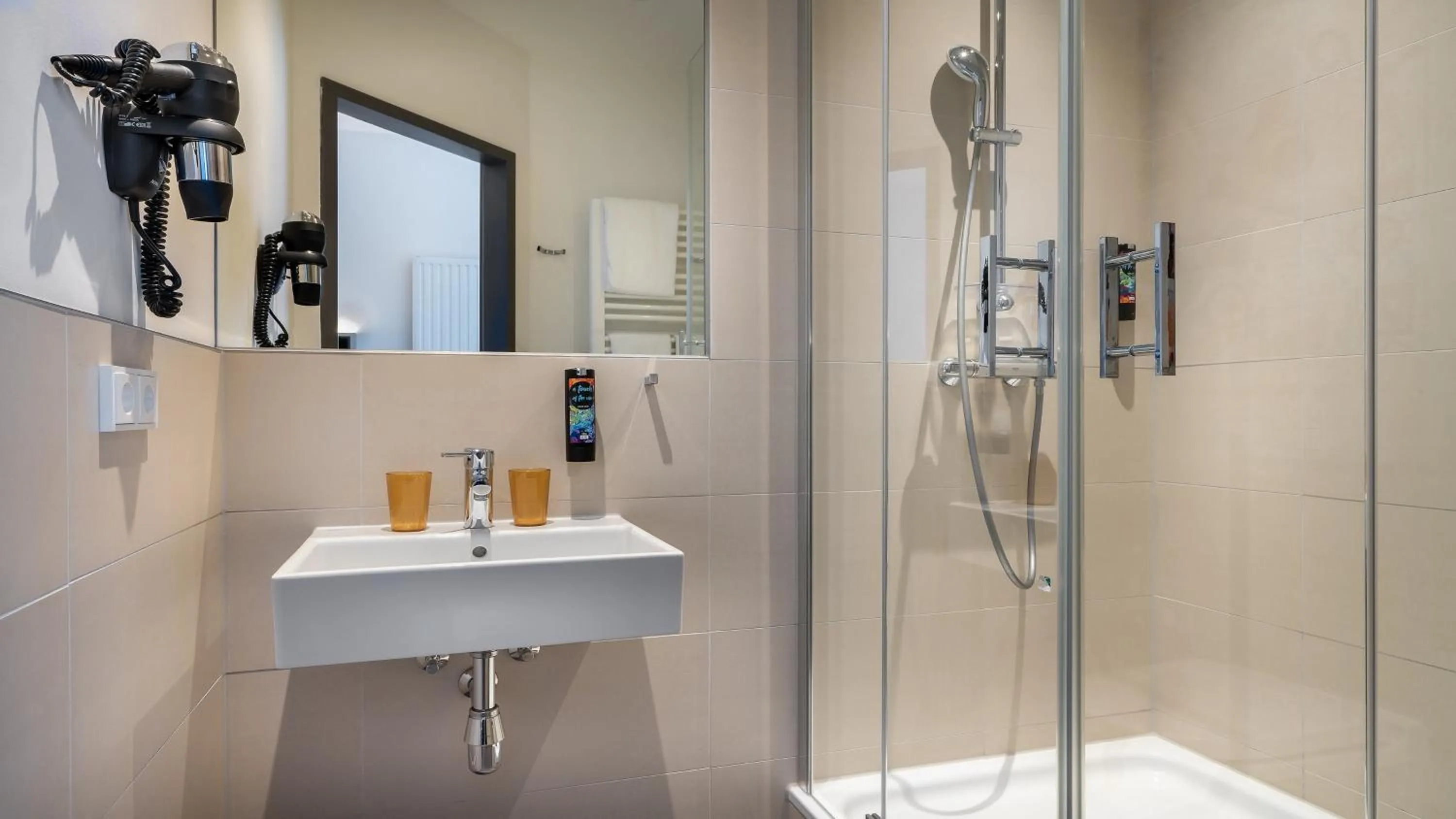 Bathroom in Holiday Inn - the niu, Rig Lübeck by IHG