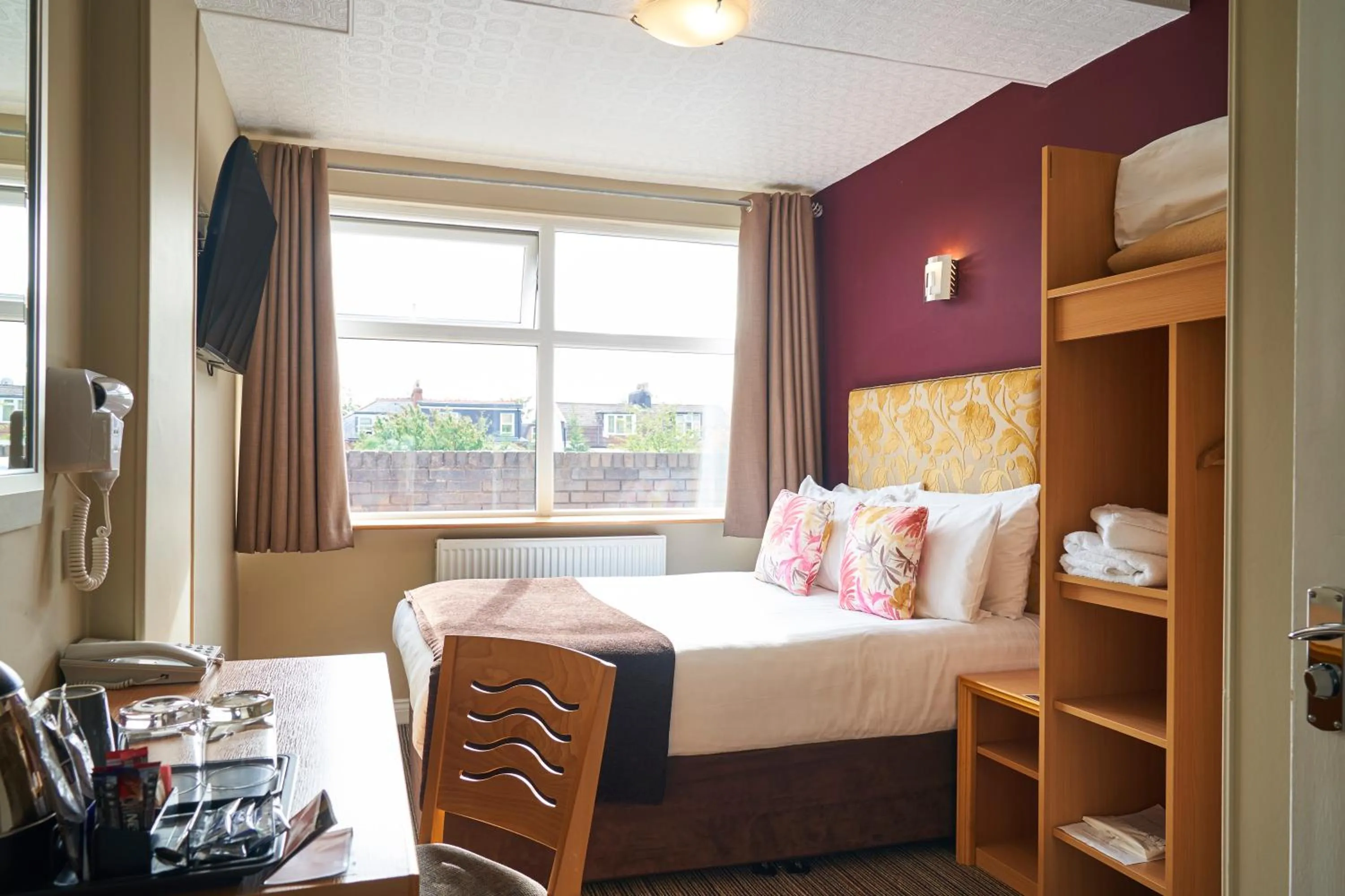 Bedroom, Bed in Antoinette Hotel Wimbledon