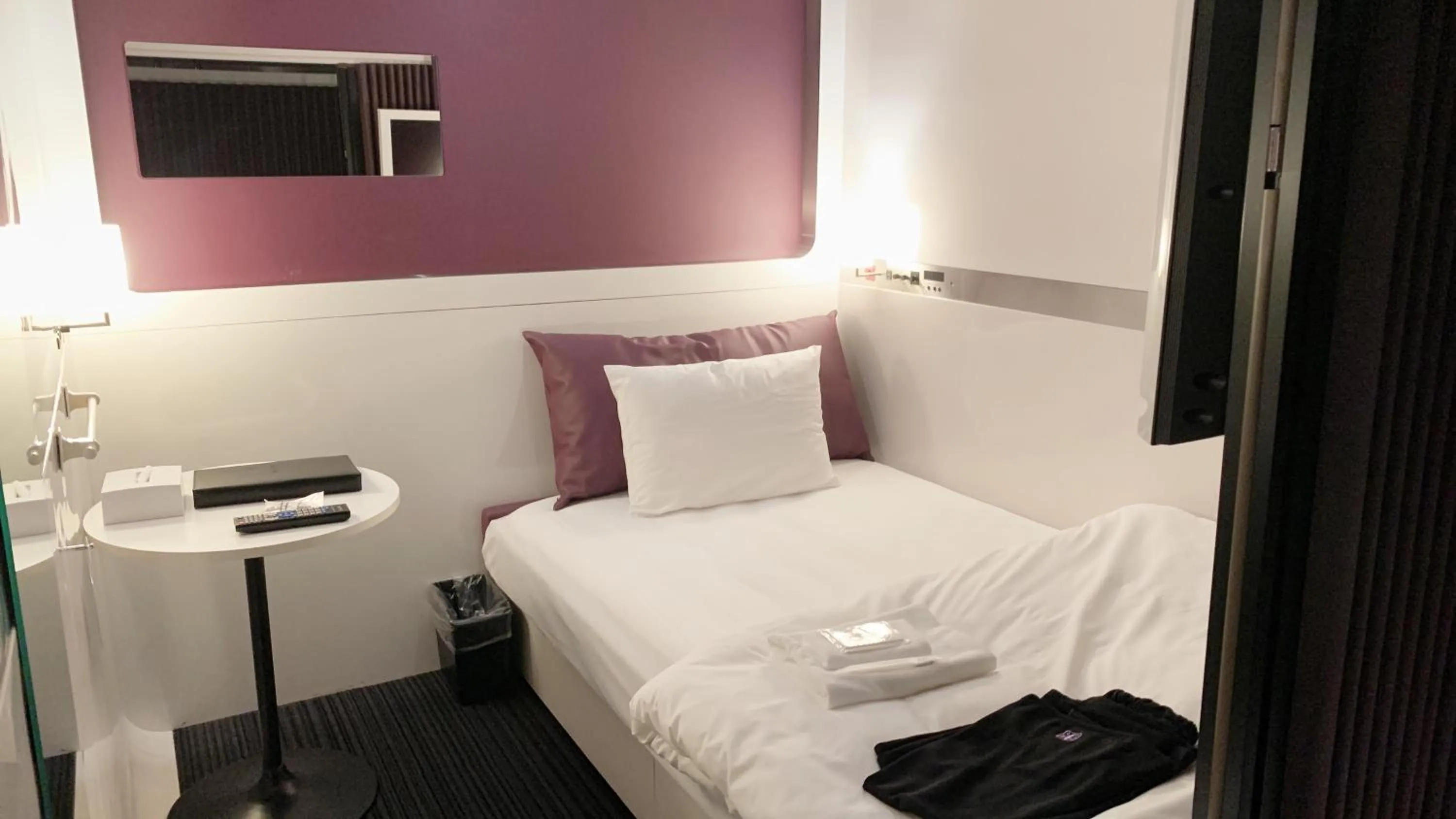 Bed in First Cabin Midosuji Namba