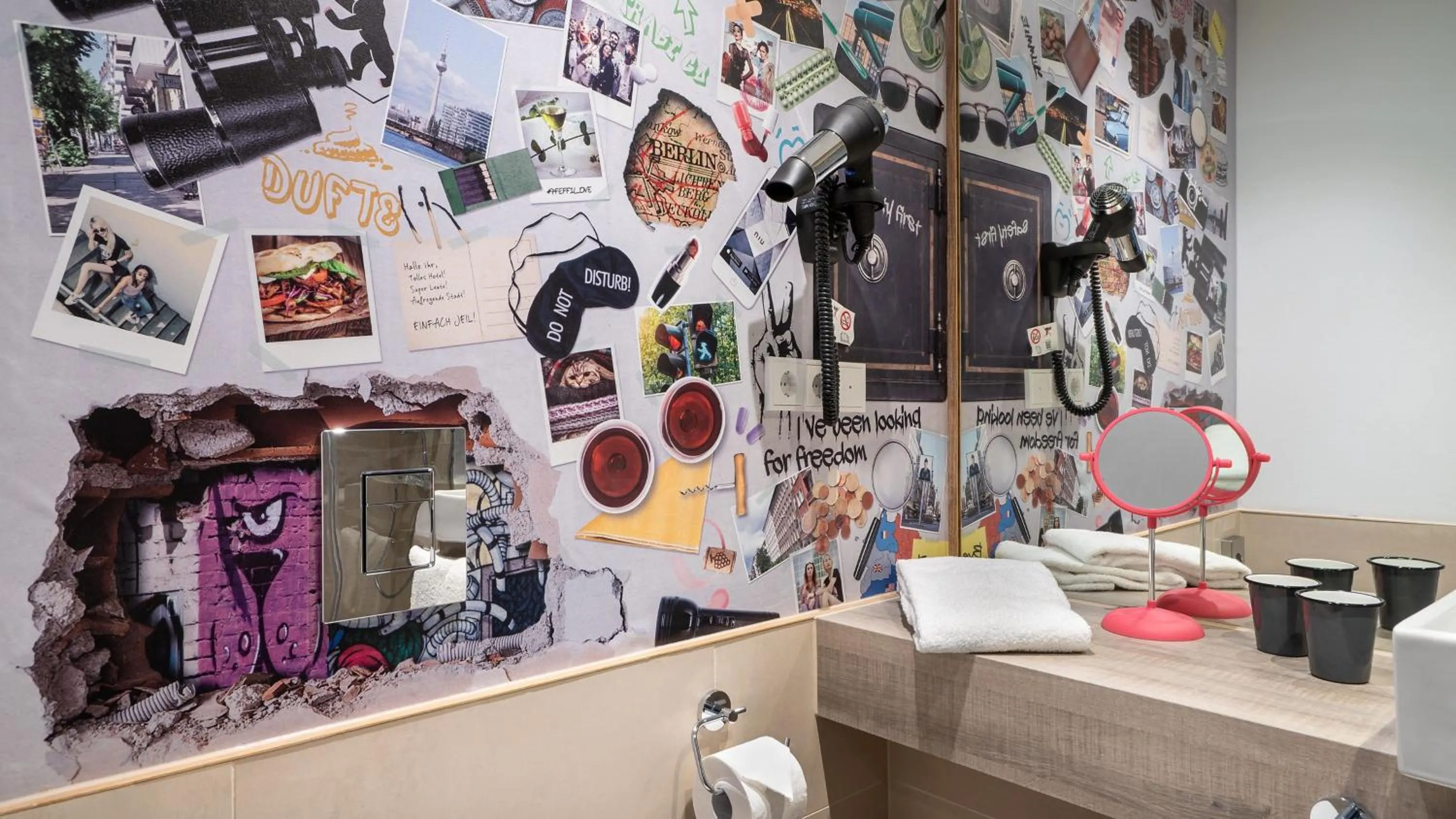 Bedroom in Holiday Inn - the niu, Hide Berlin Friedrichshain by IHG