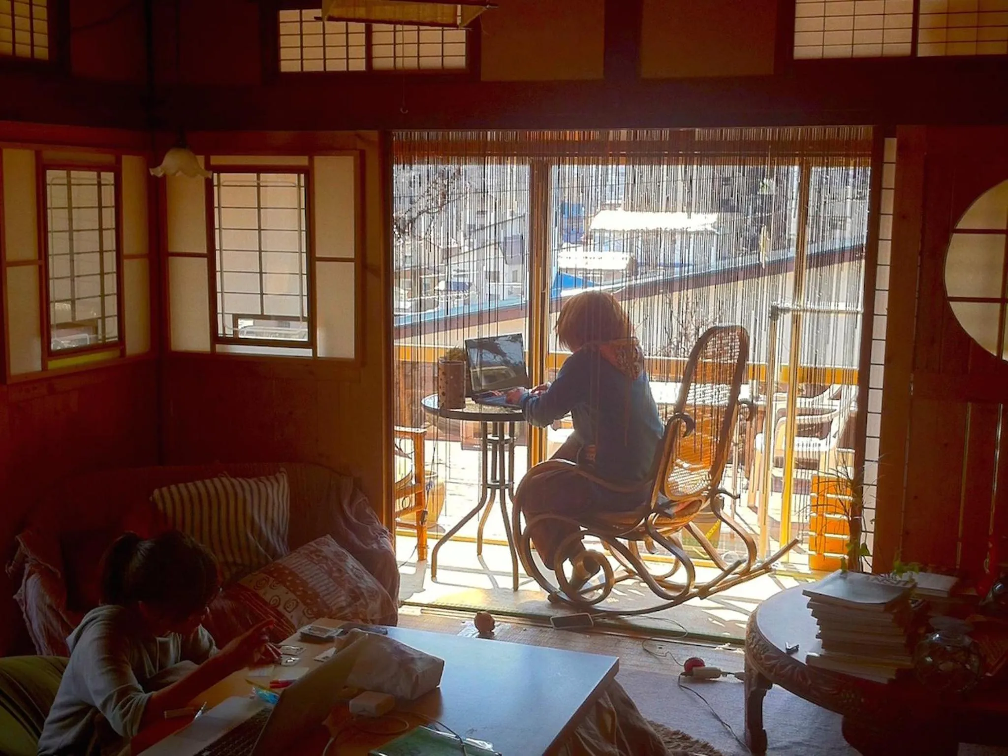 Communal lounge/ TV room in The Otaornai Backpacker's Hostel Morinoki