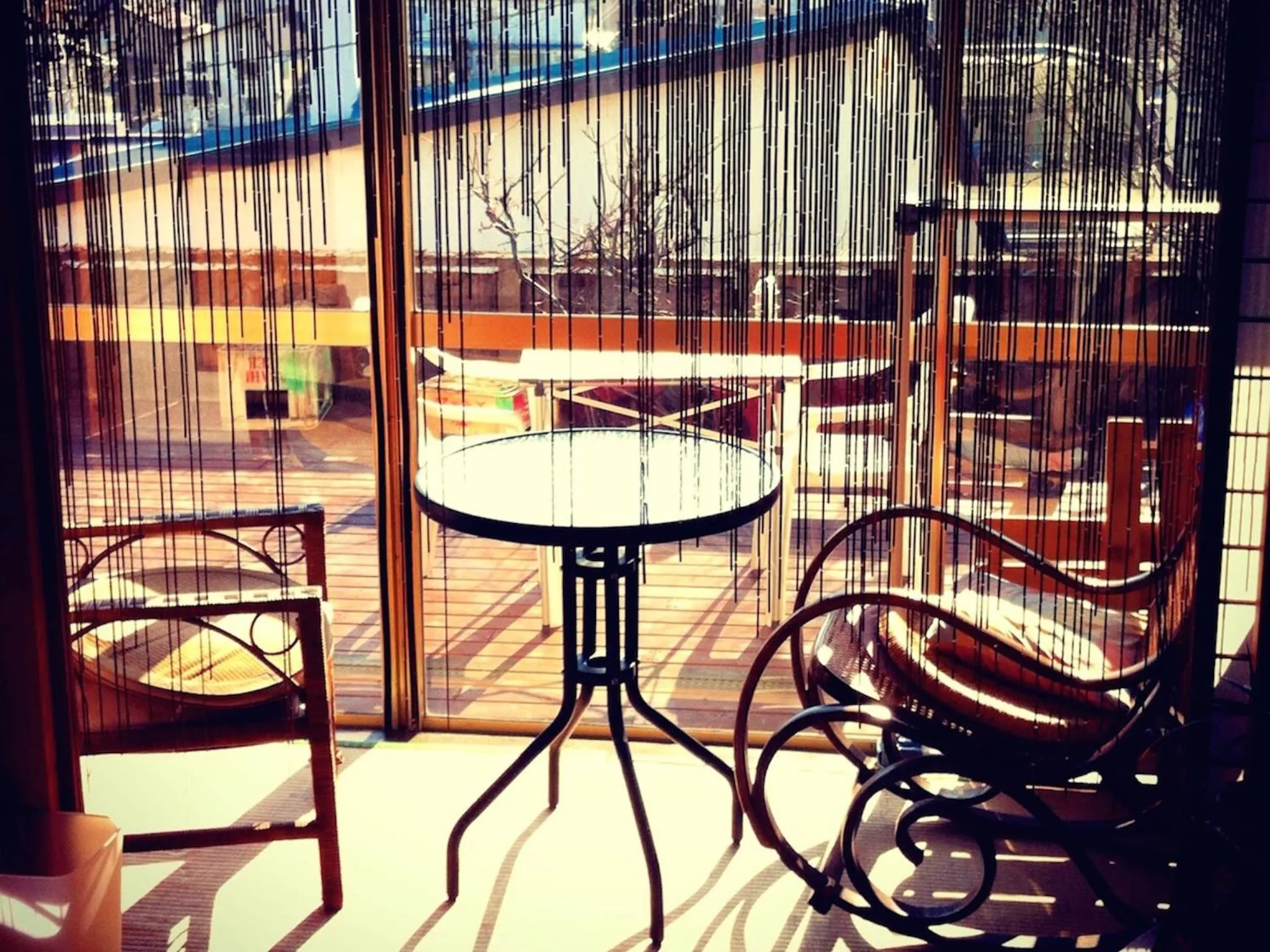 Communal lounge/ TV room in The Otaornai Backpacker's Hostel Morinoki