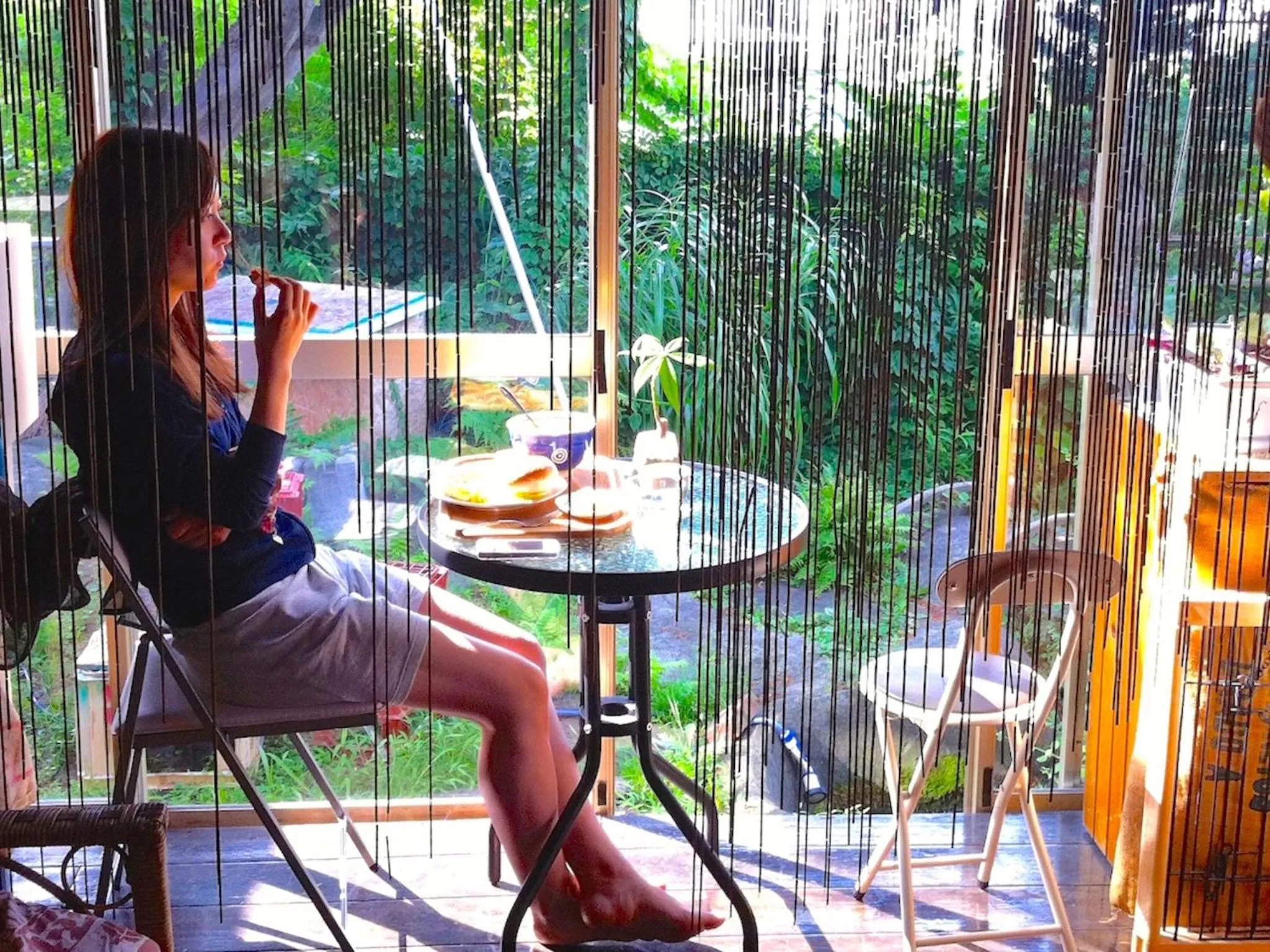 Communal lounge/ TV room in The Otaornai Backpacker's Hostel Morinoki