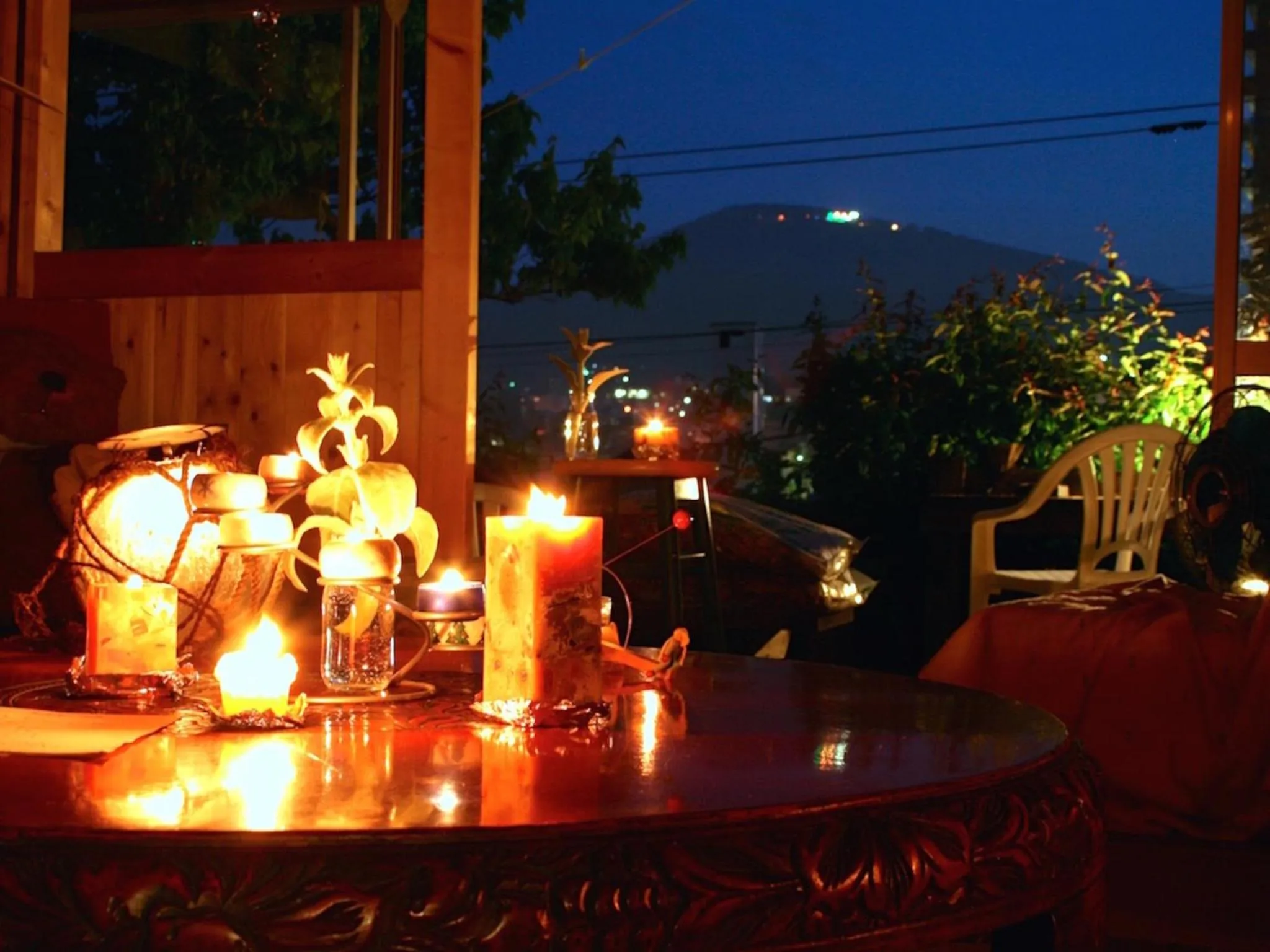 Communal lounge/ TV room in The Otaornai Backpacker's Hostel Morinoki