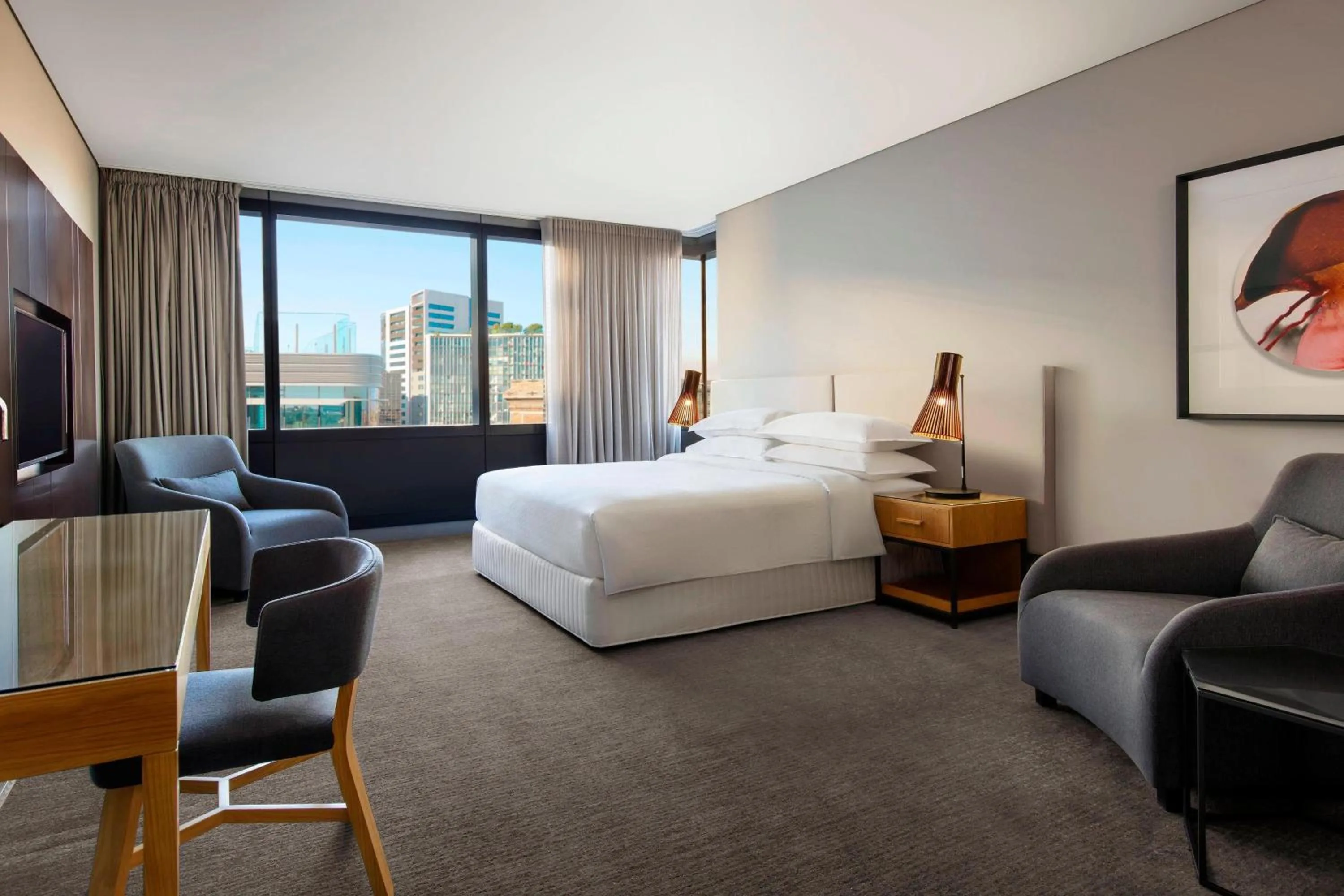 Photo of the whole room, Bed in Four Points by Sheraton Sydney, Central Park