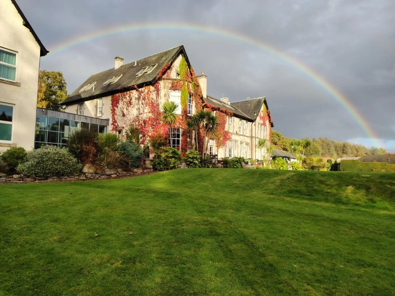 Garden in Best Western Balgeddie House Hotel