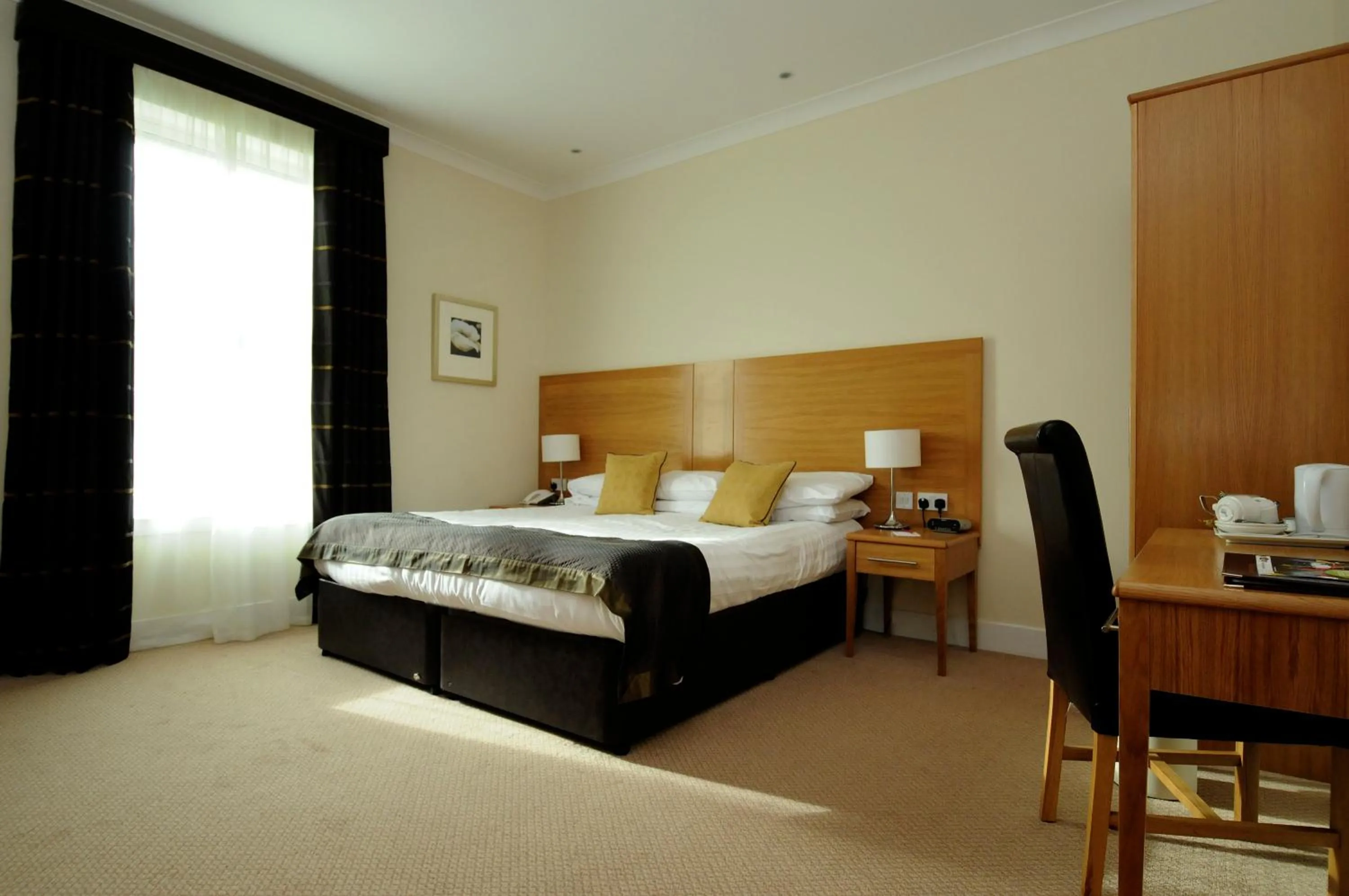 Bed in Best Western Balgeddie House Hotel