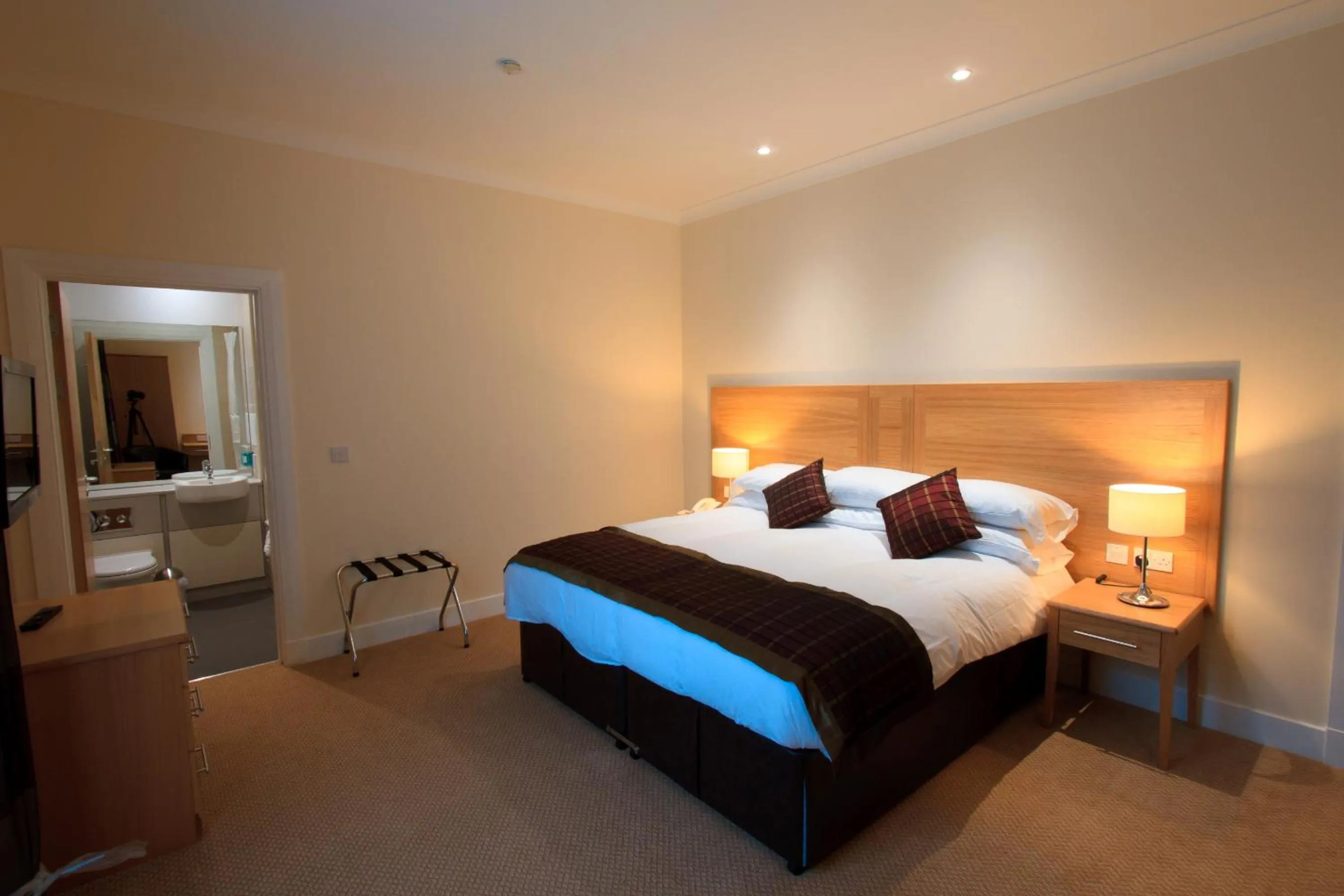 Bed in Best Western Balgeddie House Hotel