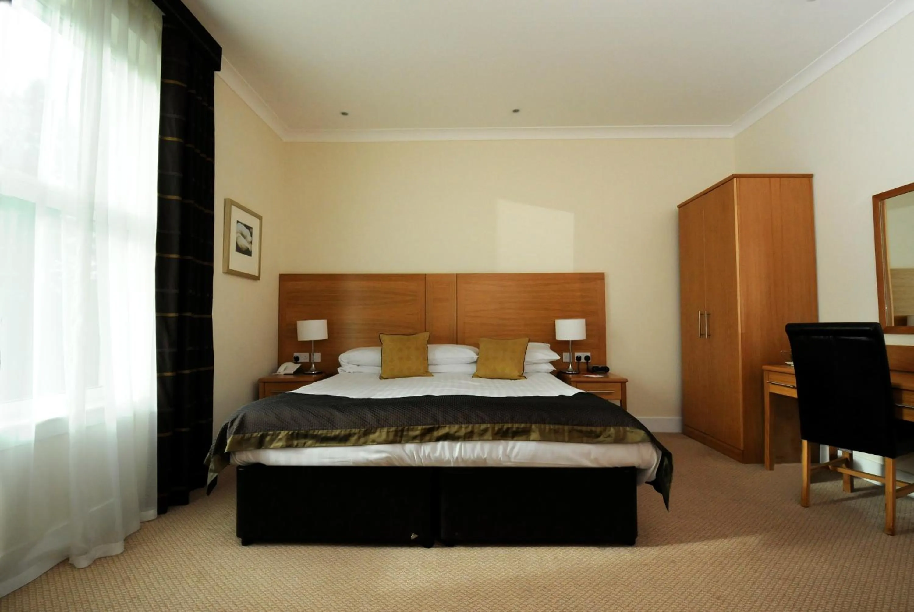 Bed in Best Western Balgeddie House Hotel