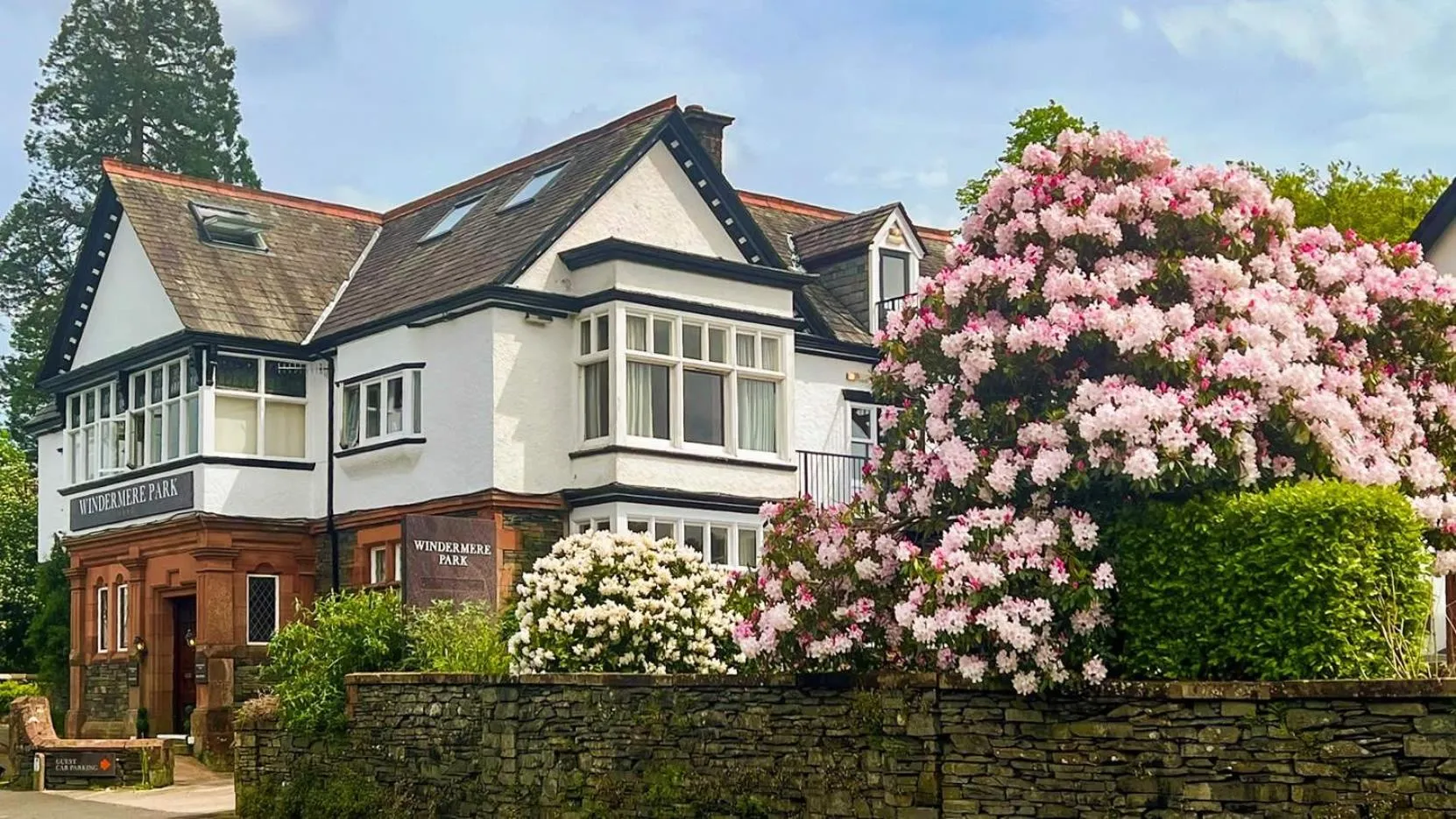 Property building in Windermere Park B&B inc Free off-site Health Club