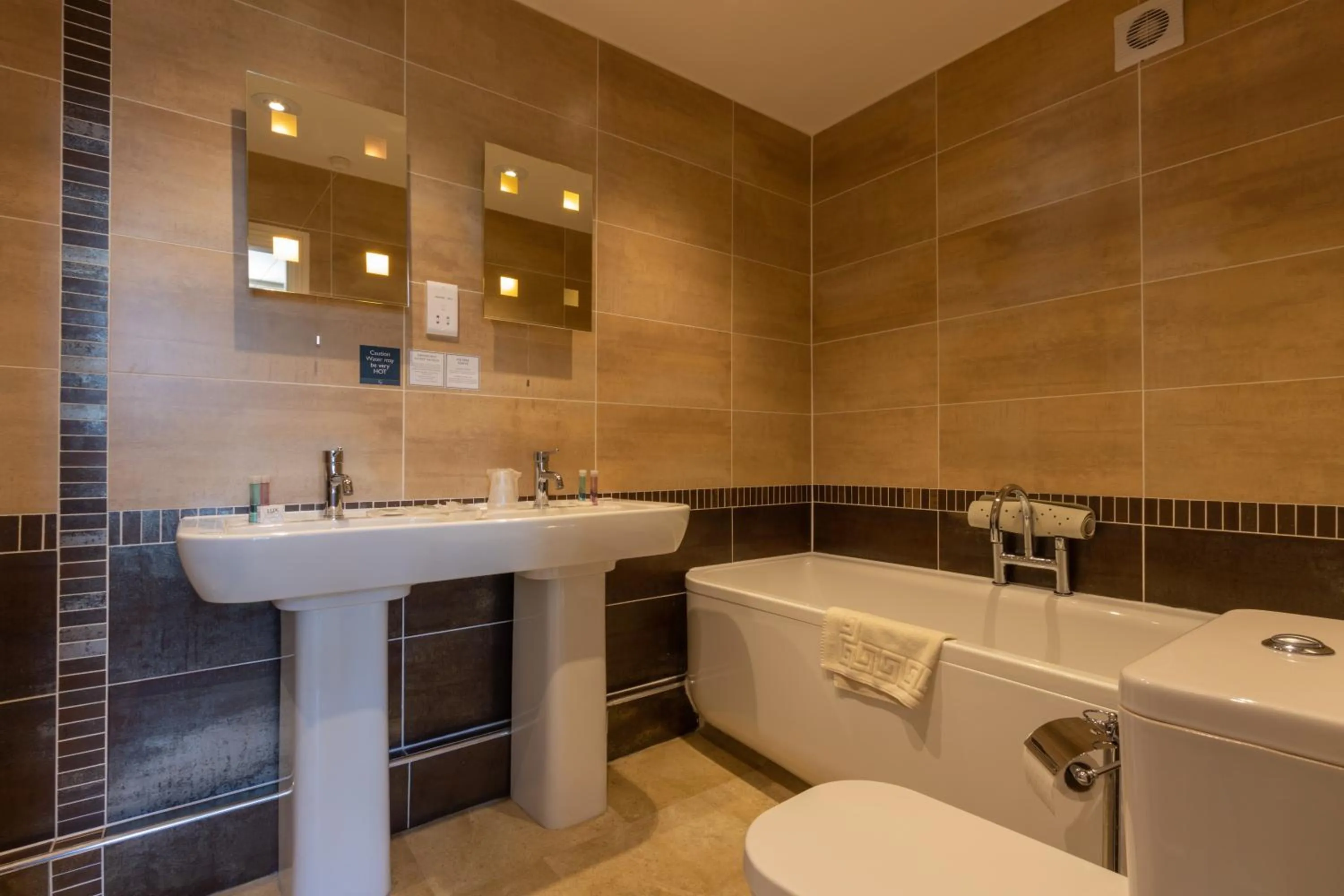 Bathroom in Windermere Park B&B inc Free off-site Health Club