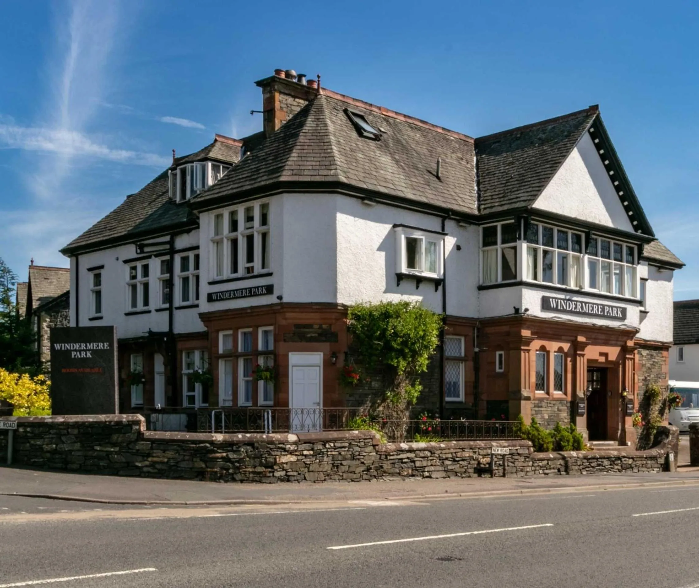 Property building in Windermere Park B&B inc Free off-site Health Club