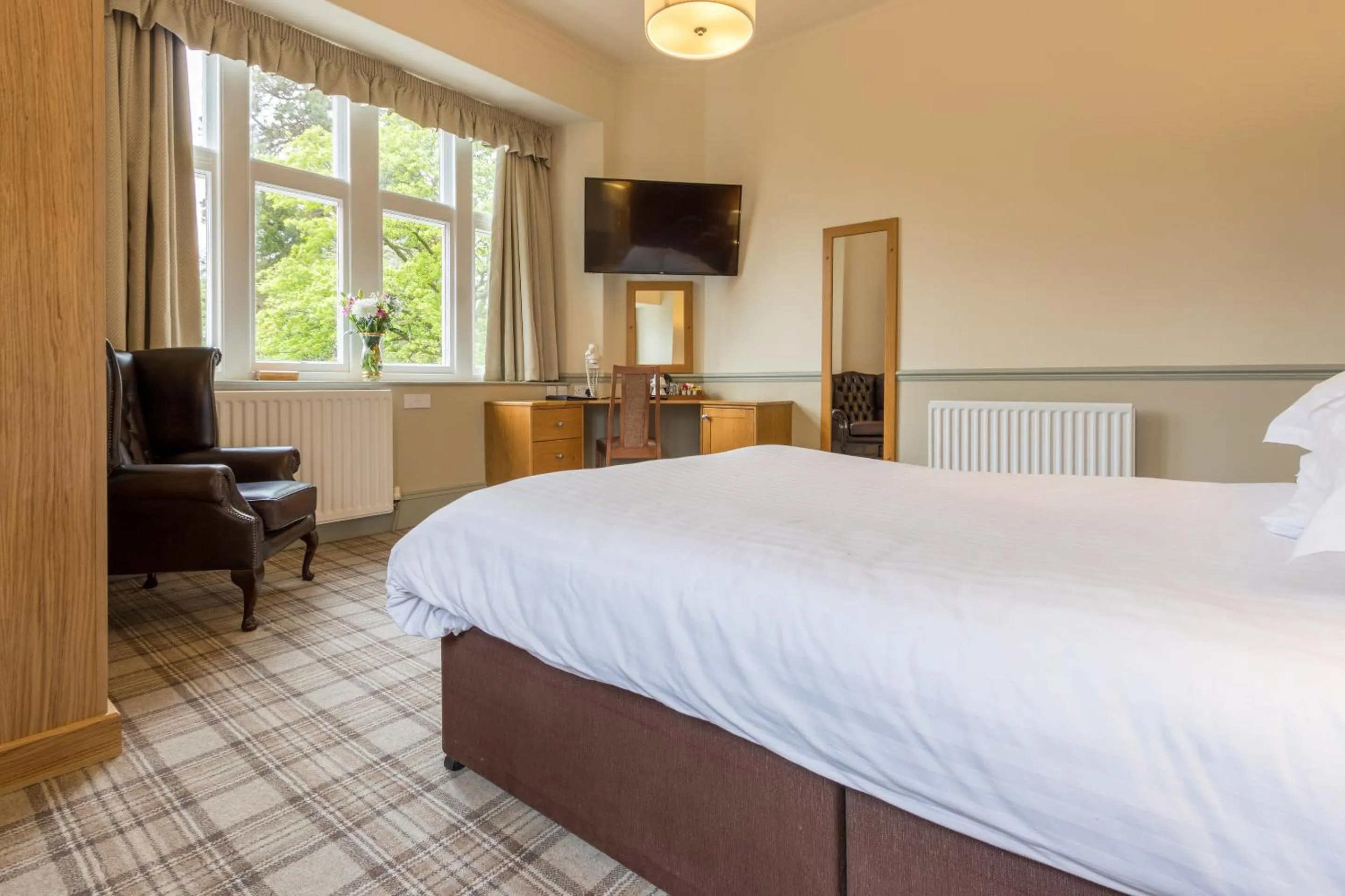 TV and multimedia, Bed in Windermere Park B&B inc Free off-site Health Club