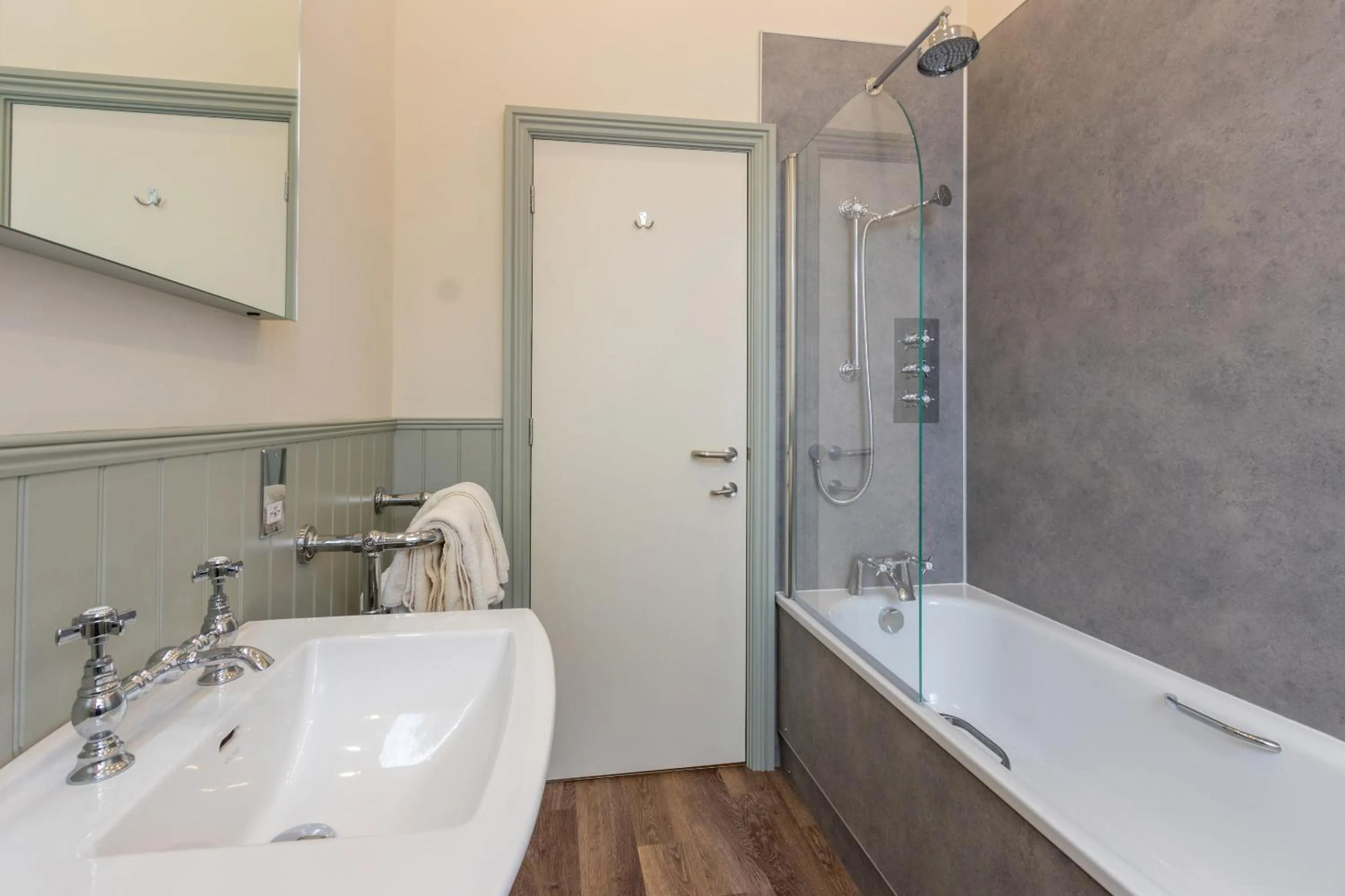 Bathroom in Windermere Park B&B inc Free off-site Health Club