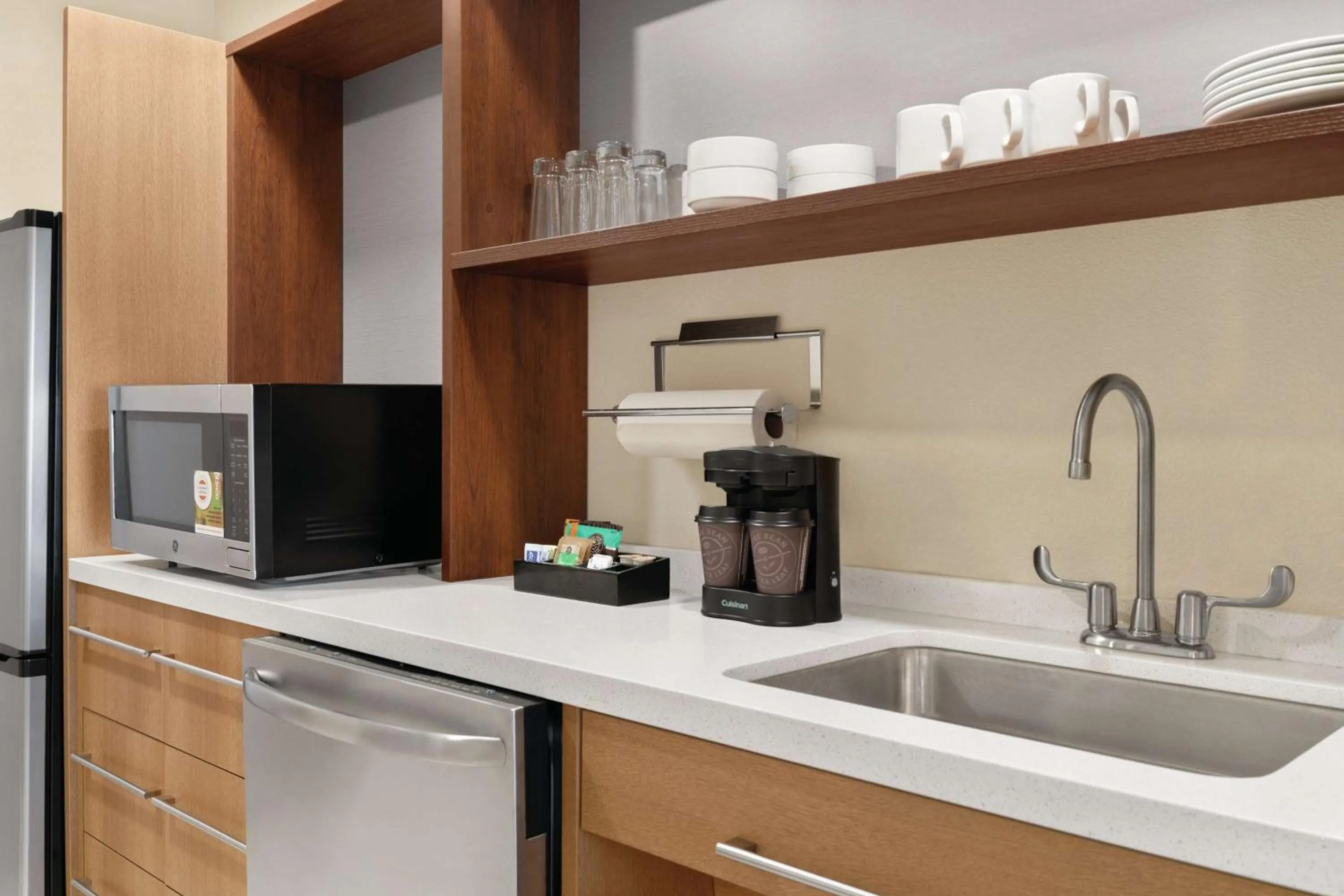 Kitchen or kitchenette in Home2 Suites By Hilton Lancaster