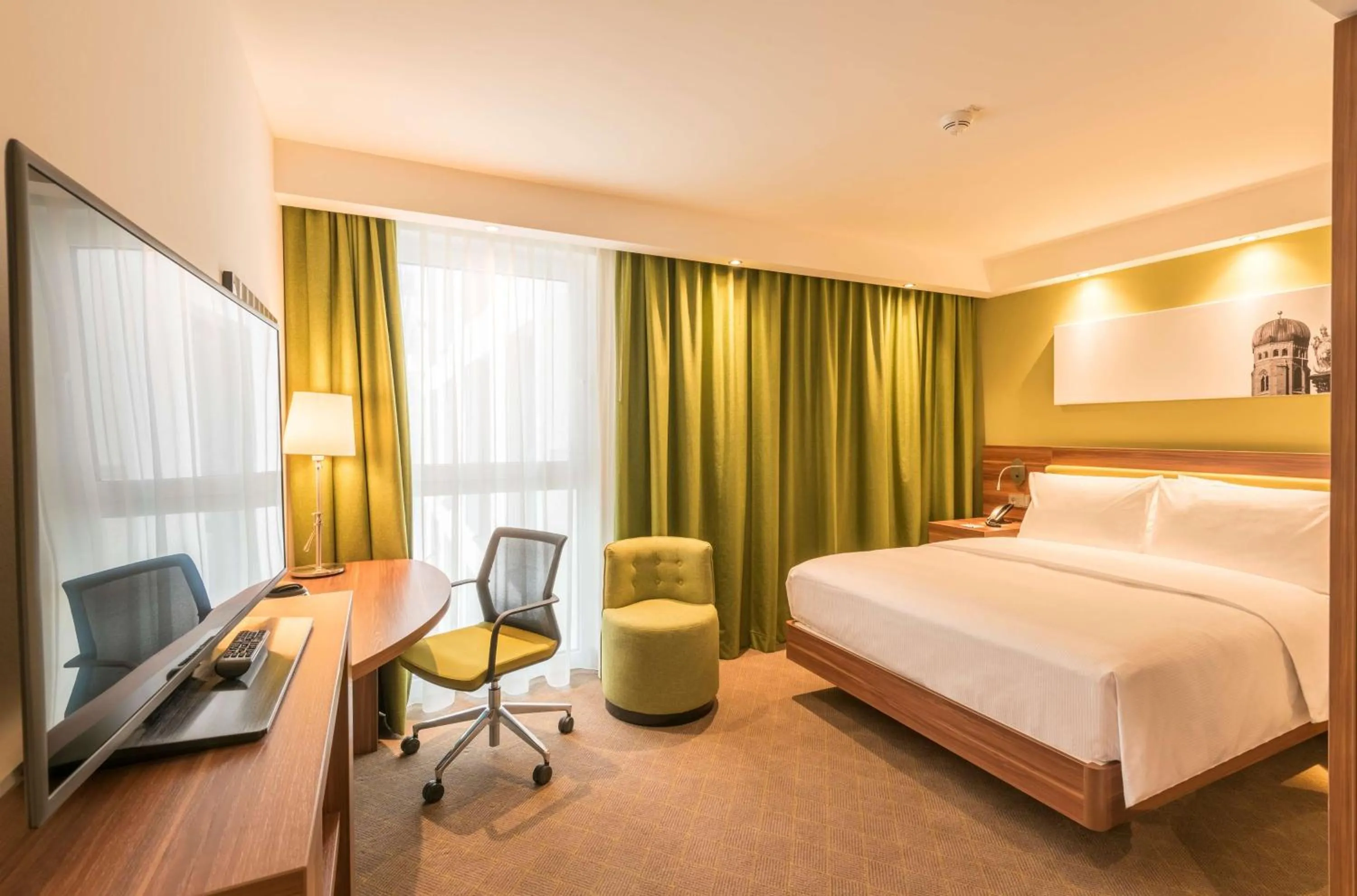 Bedroom, Bed in Hampton By Hilton Munich City West