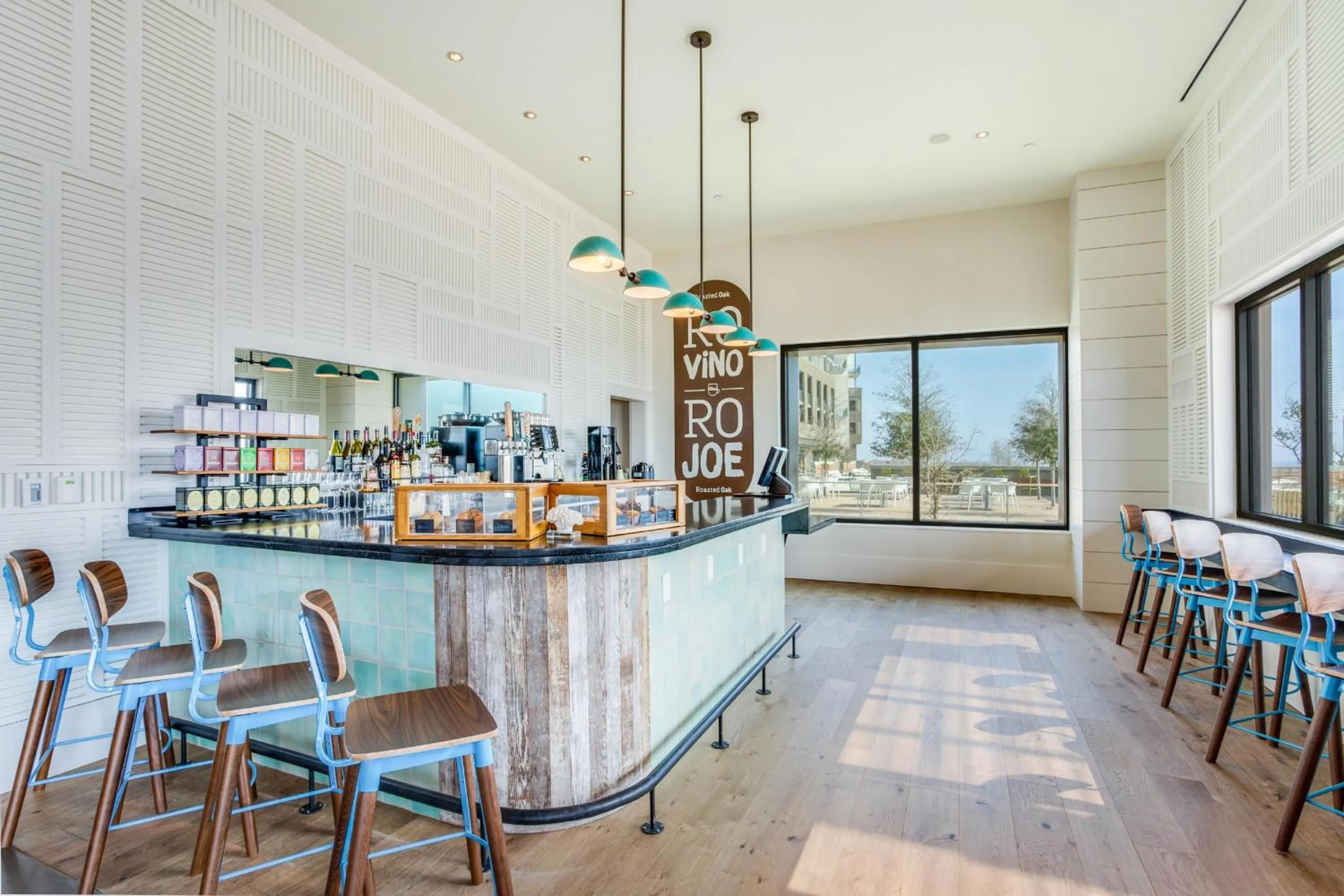 Lounge or bar in The Lodge at Gulf State Park, A Hilton Hotel