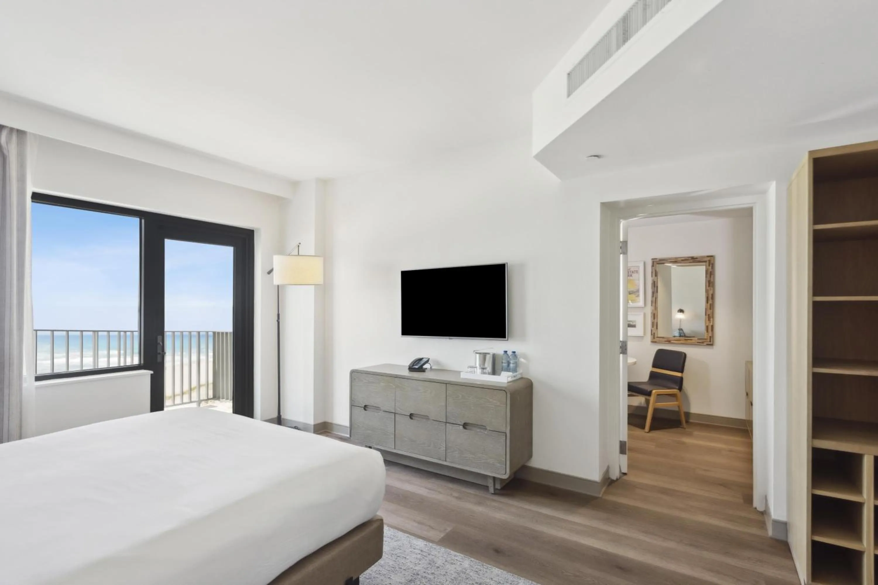 Bed in The Lodge at Gulf State Park, A Hilton Hotel