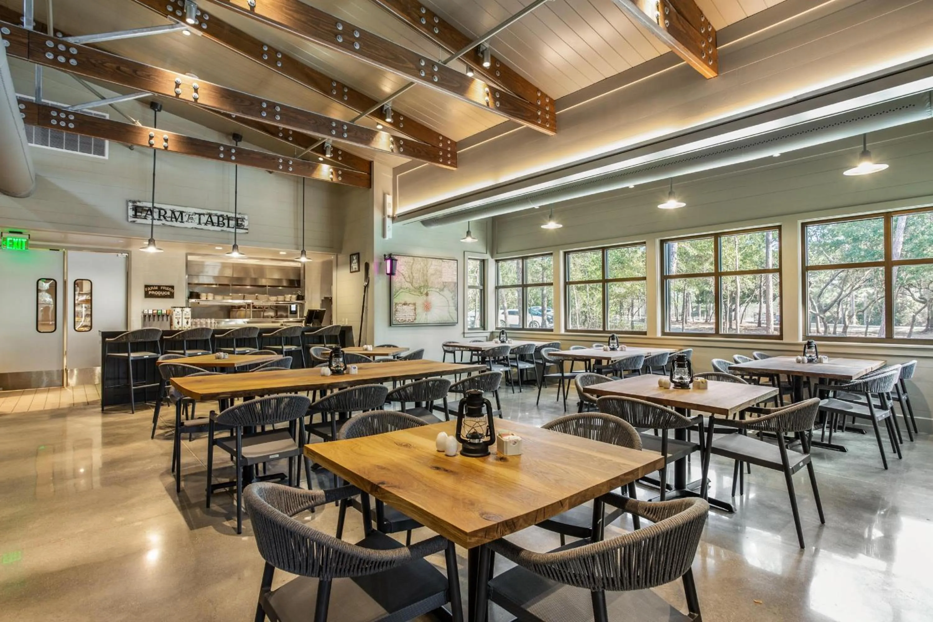 Lounge or bar in The Lodge at Gulf State Park, A Hilton Hotel