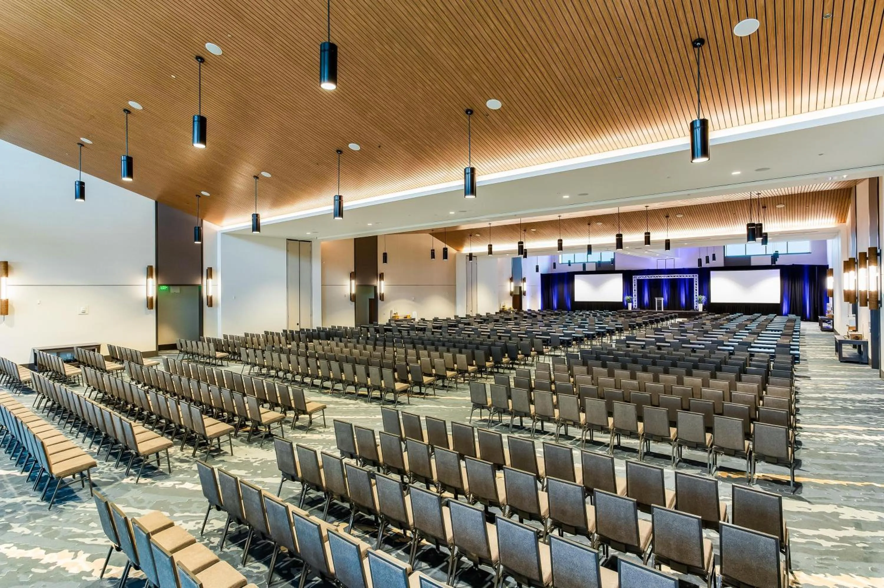 Meeting/conference room in The Lodge at Gulf State Park, A Hilton Hotel