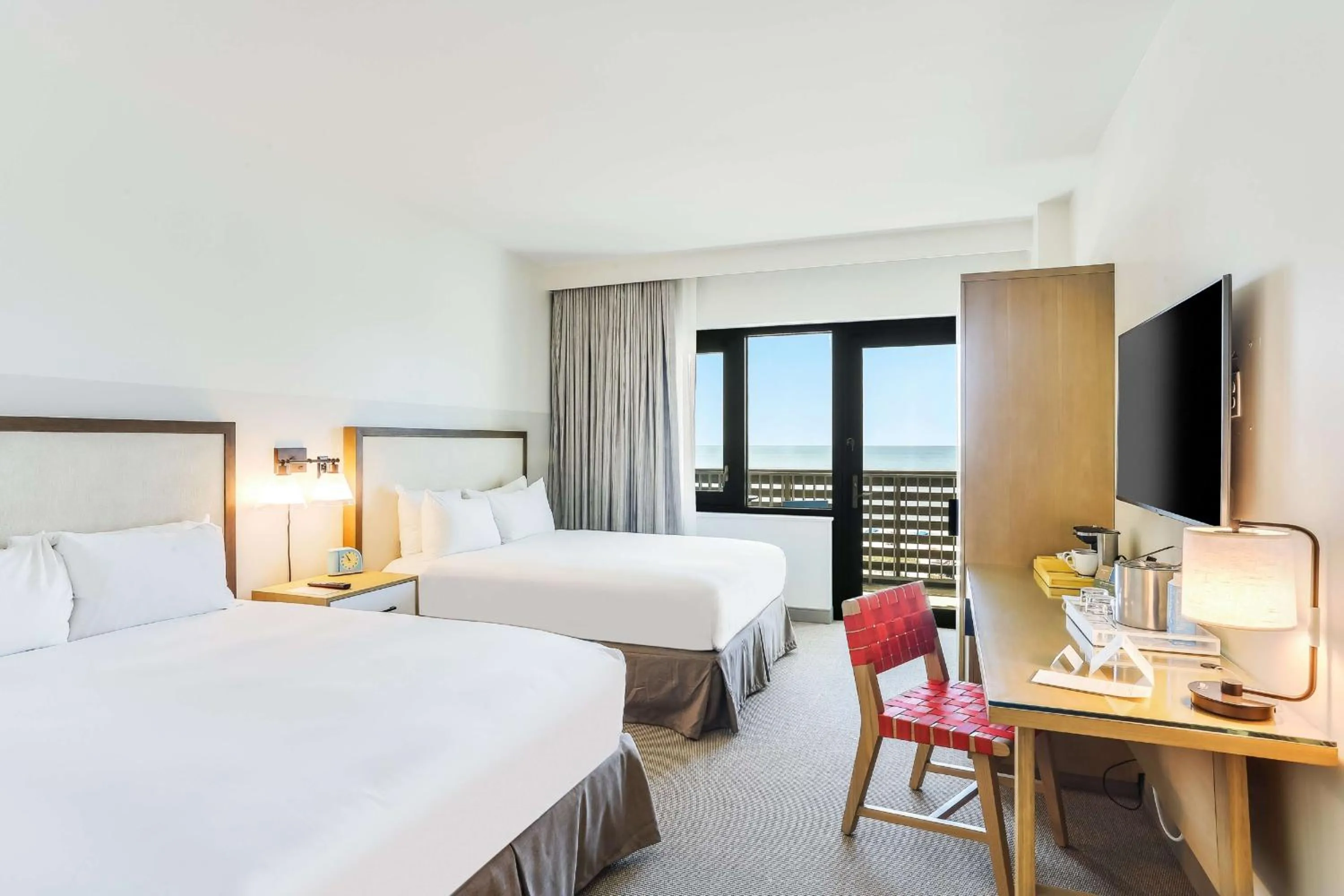 Queen Room with Balcony and View - Non-Smoking in The Lodge at Gulf State Park, A Hilton Hotel