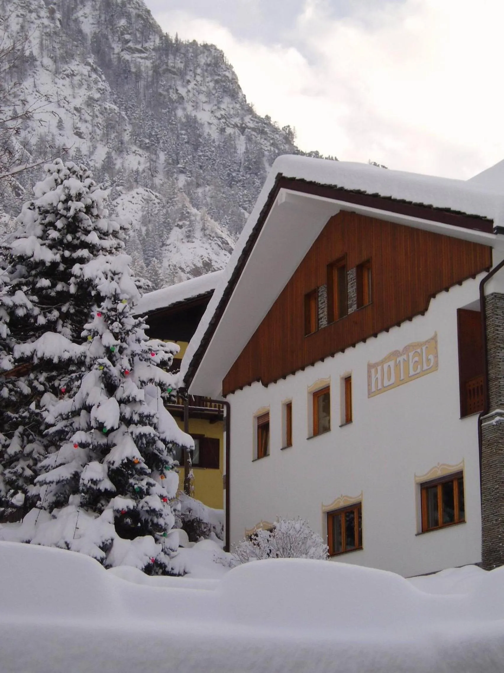 Facade/entrance in Hotel Beau Sejour Pré-Saint-Didier
