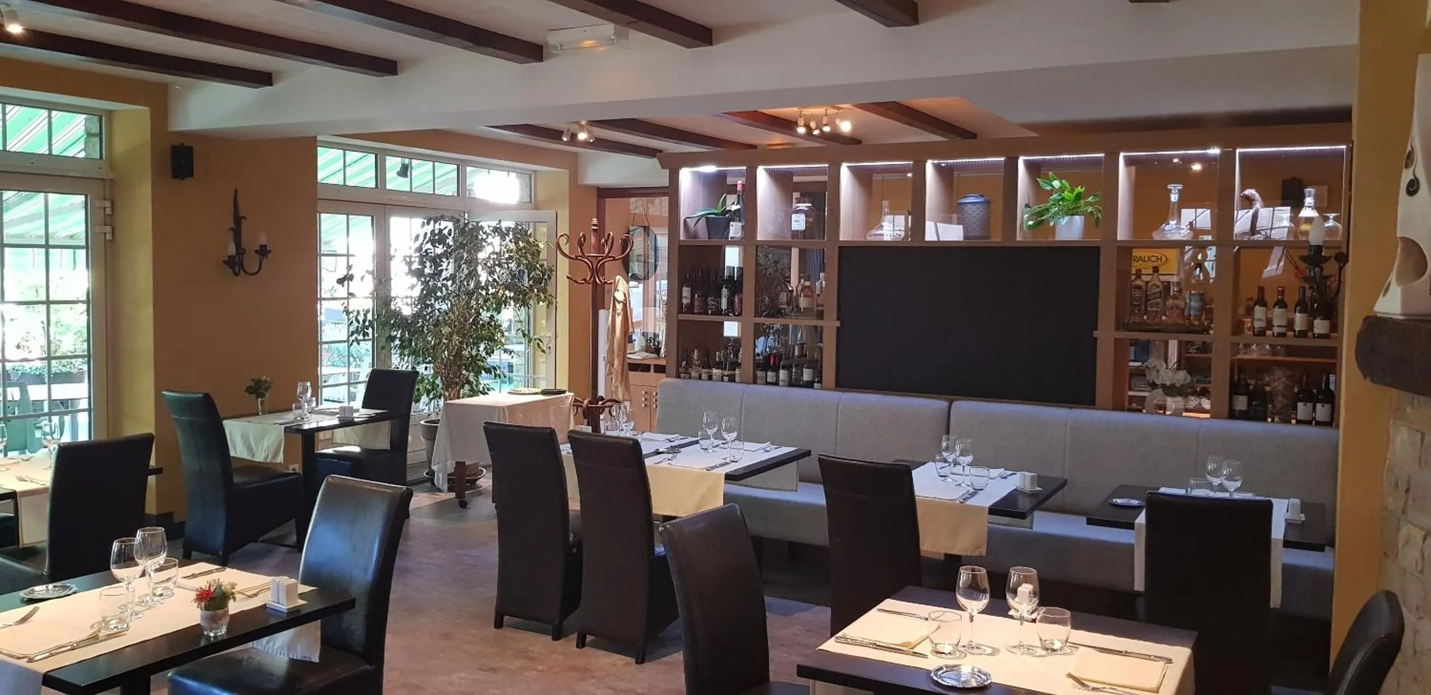 Dining area in Hotel Le Lion d'Or