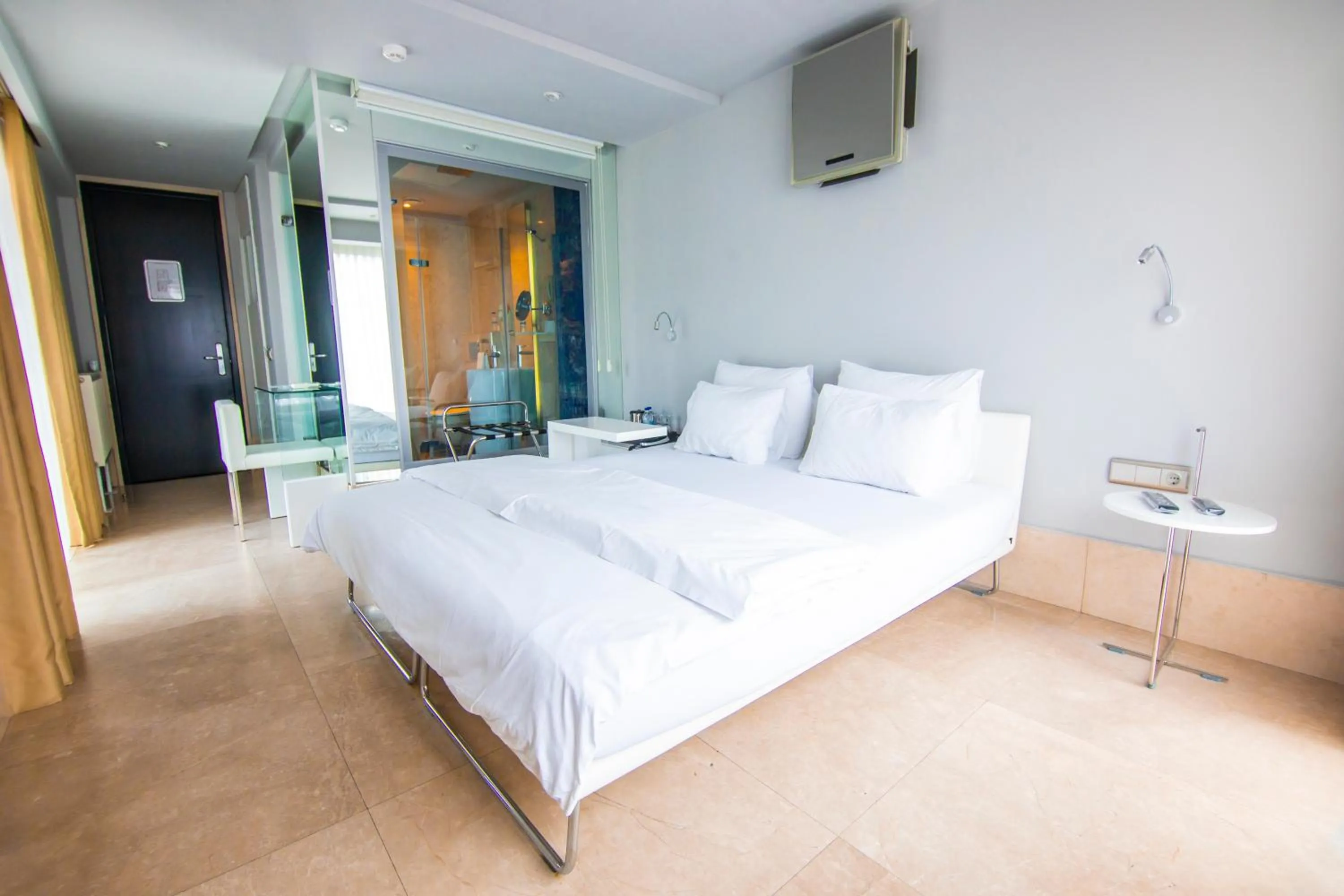 Photo of the whole room, Bed in Venn Boutique Hotel