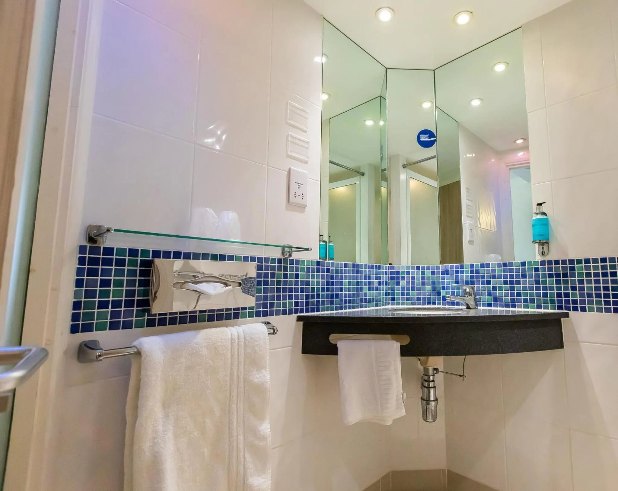 Bathroom in Holiday Inn Express Norwich by IHG