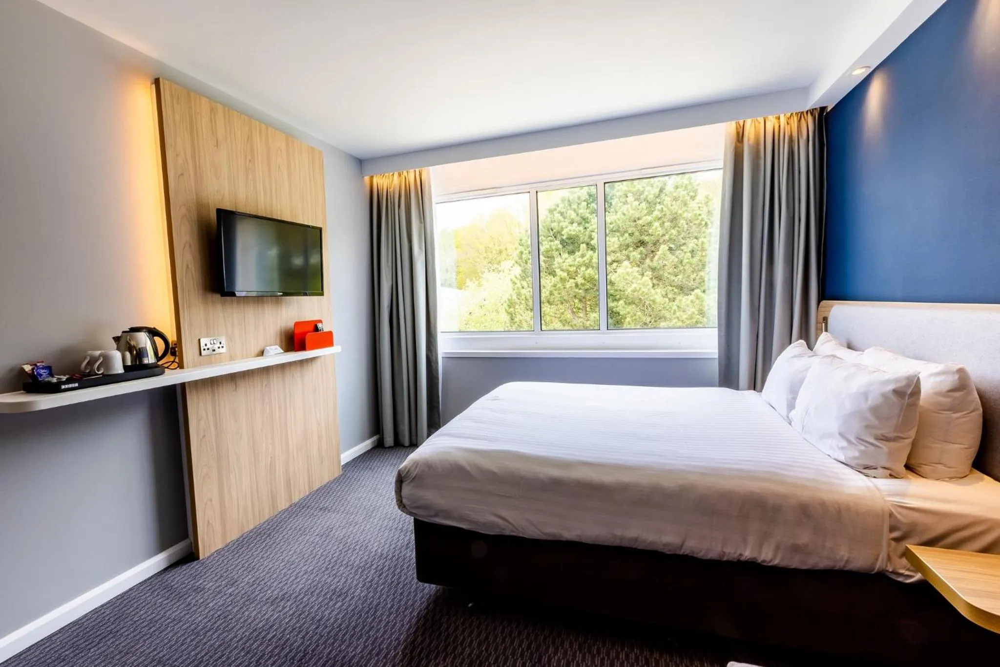 Photo of the whole room, Bed in Holiday Inn Express Norwich by IHG