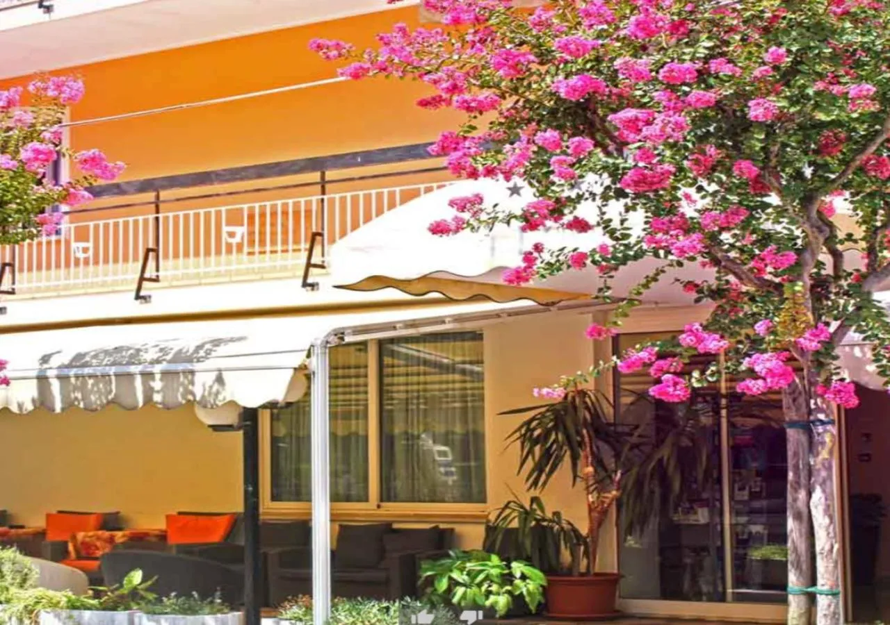 Facade/entrance in Hotel Ribot