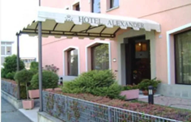 Facade/entrance in Hotel Alexander