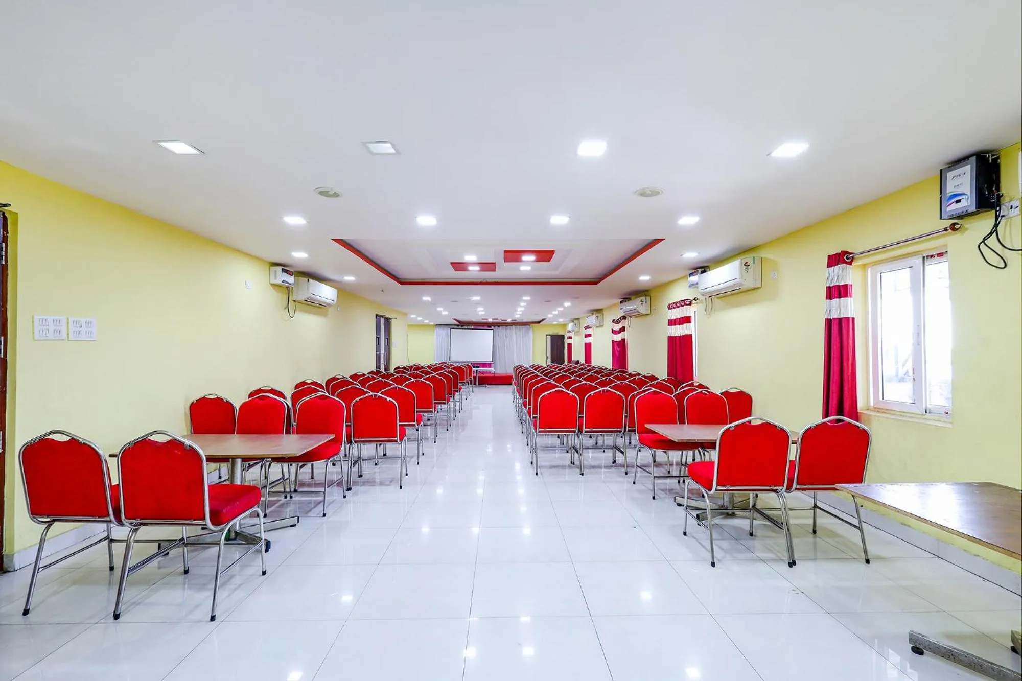 Banquet/Function facilities in Fabhotel Prime Mahalaya Residency - Nr Pallavaram Railway Station