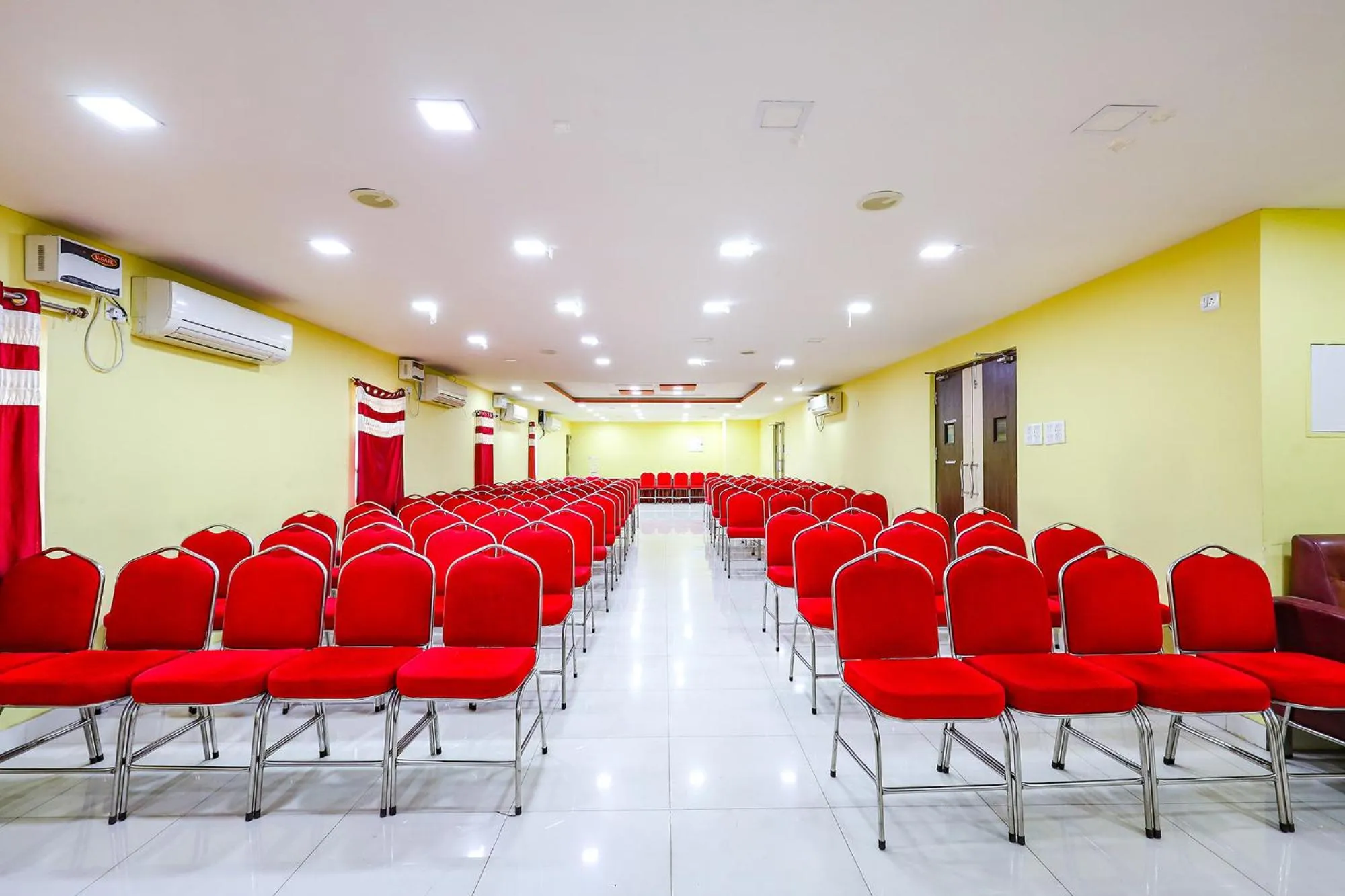 Banquet/Function facilities in Fabhotel Prime Mahalaya Residency - Nr Pallavaram Railway Station