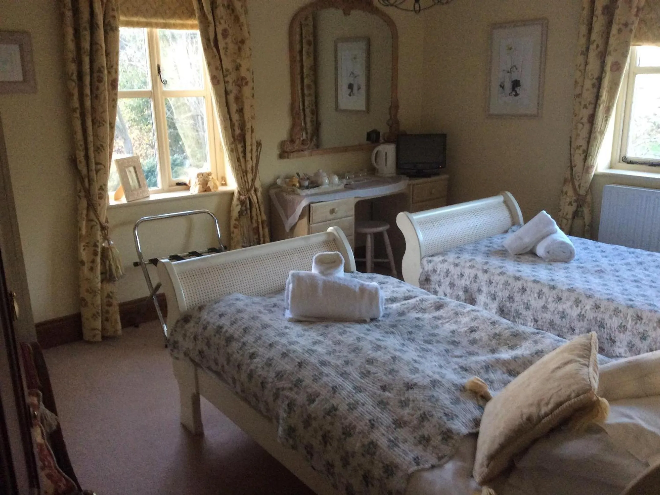 Bedroom, Bed in Broccoli Bottom