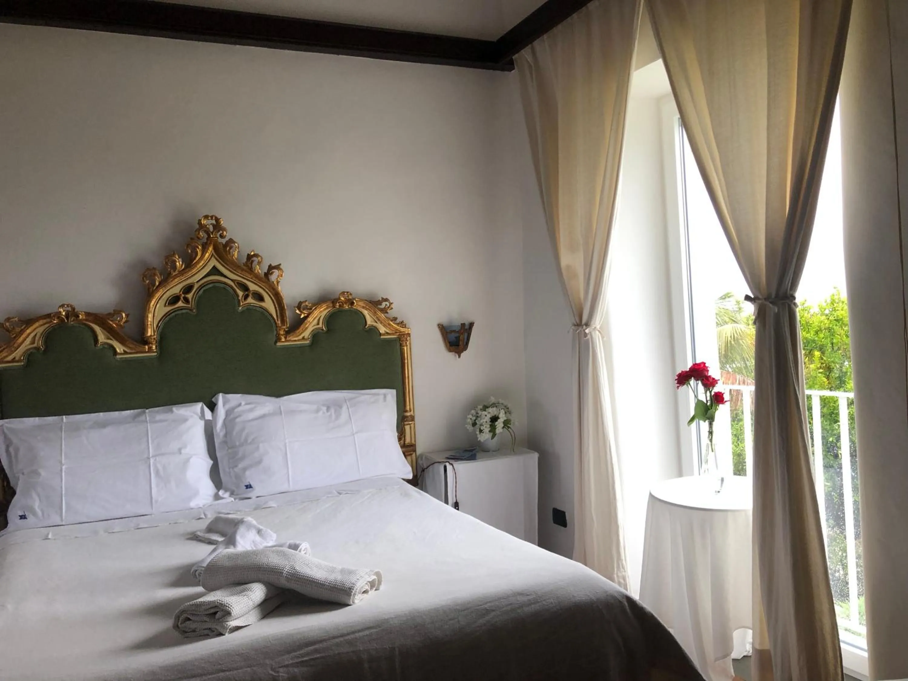 Bed in Summer Paradise