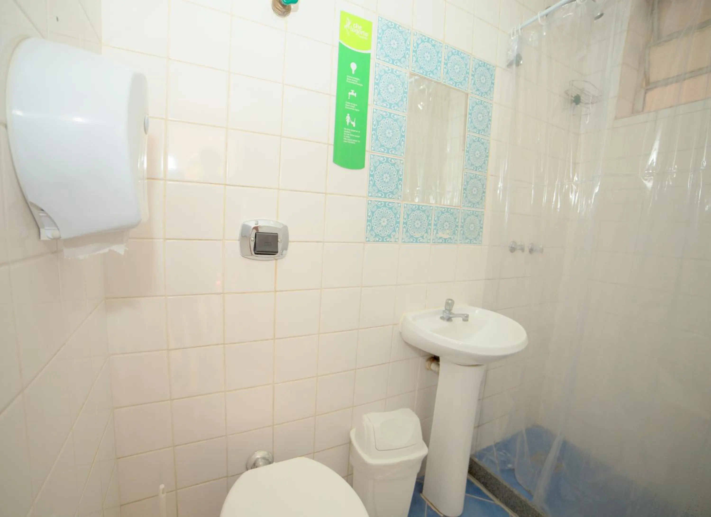 Bathroom in Che Lagarto Hostel Copacabana