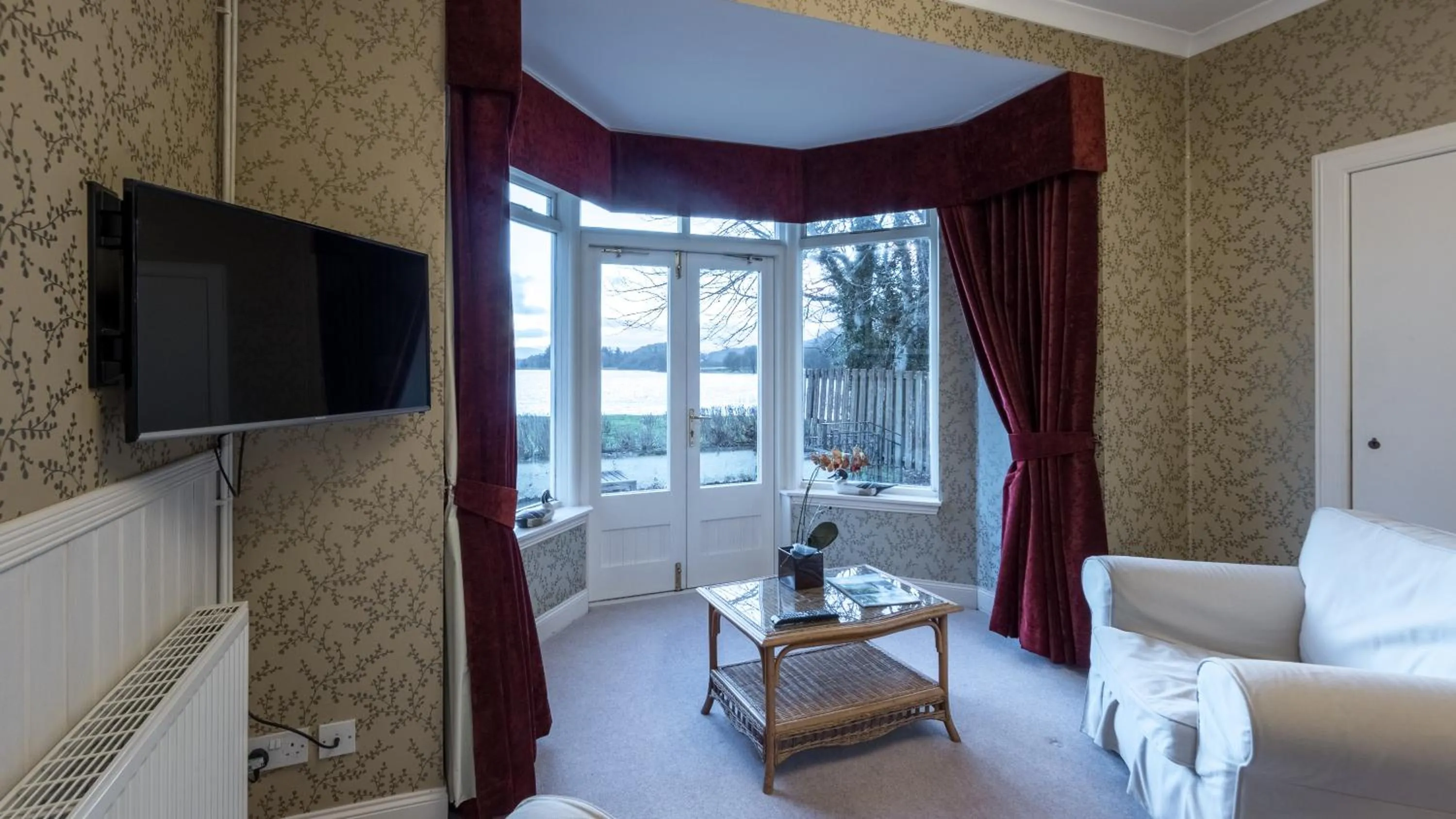 TV and multimedia in Karma Lake Of Menteith Hotel