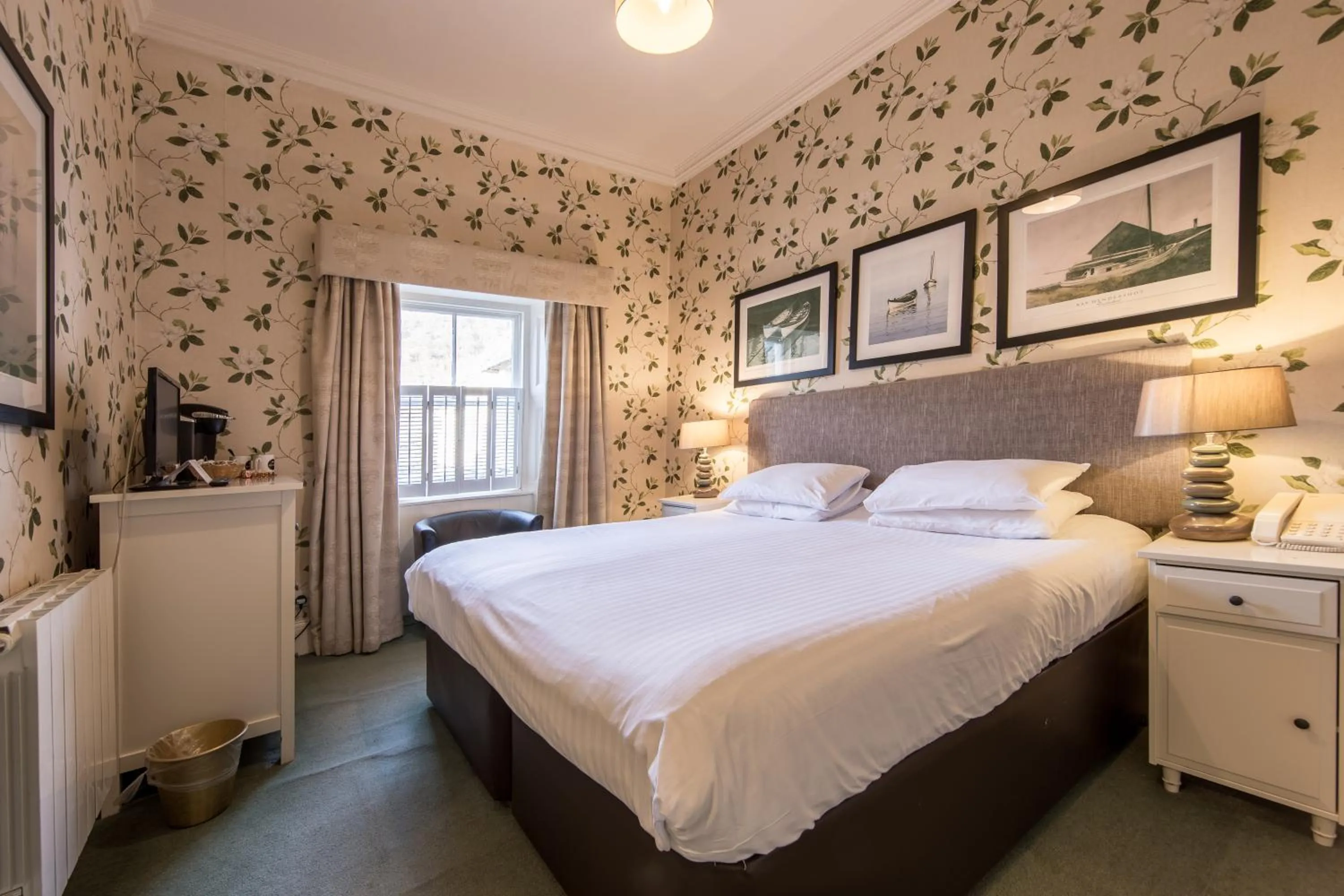 Photo of the whole room in Karma Lake Of Menteith Hotel