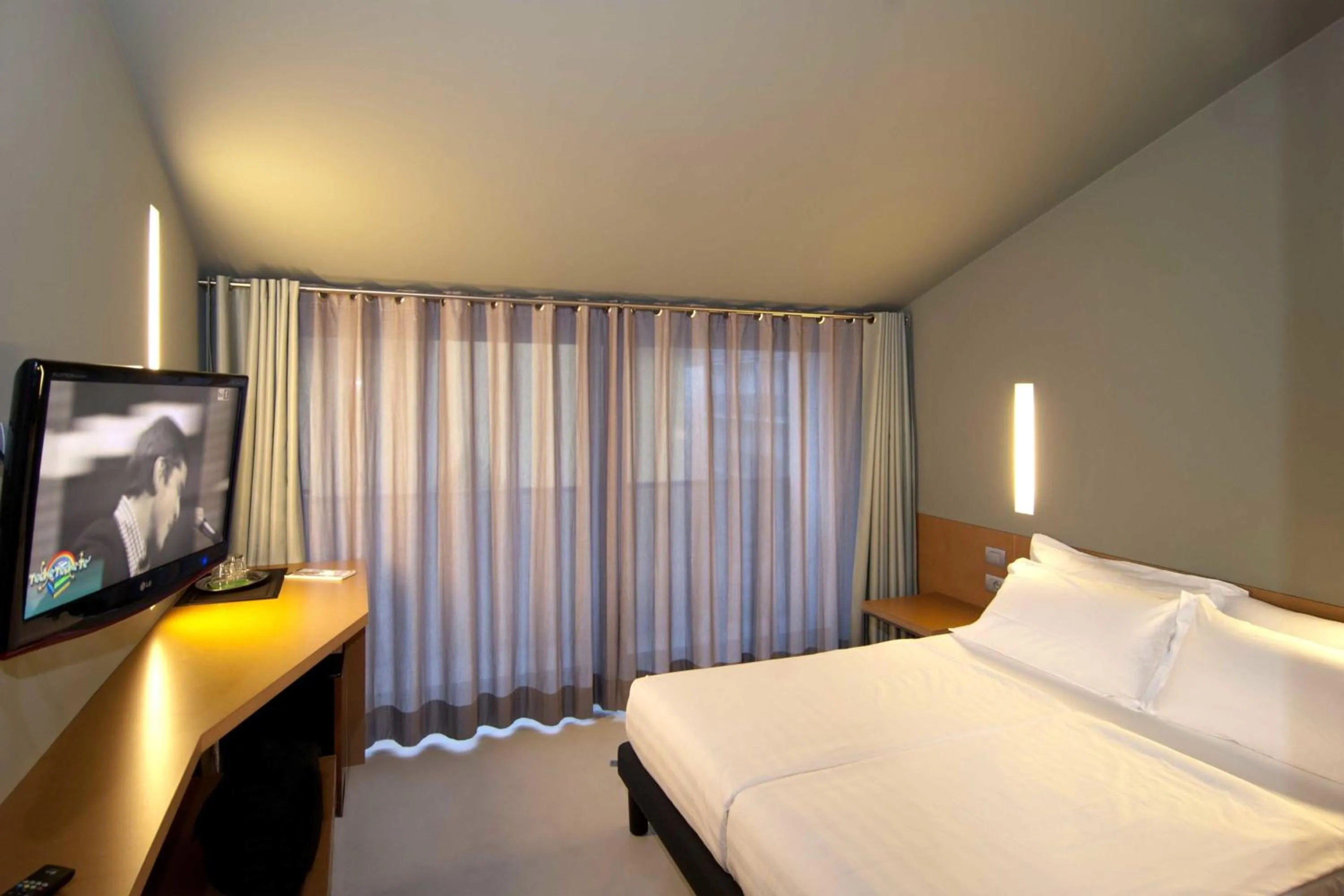 Photo of the whole room, Bed in Villa Regina