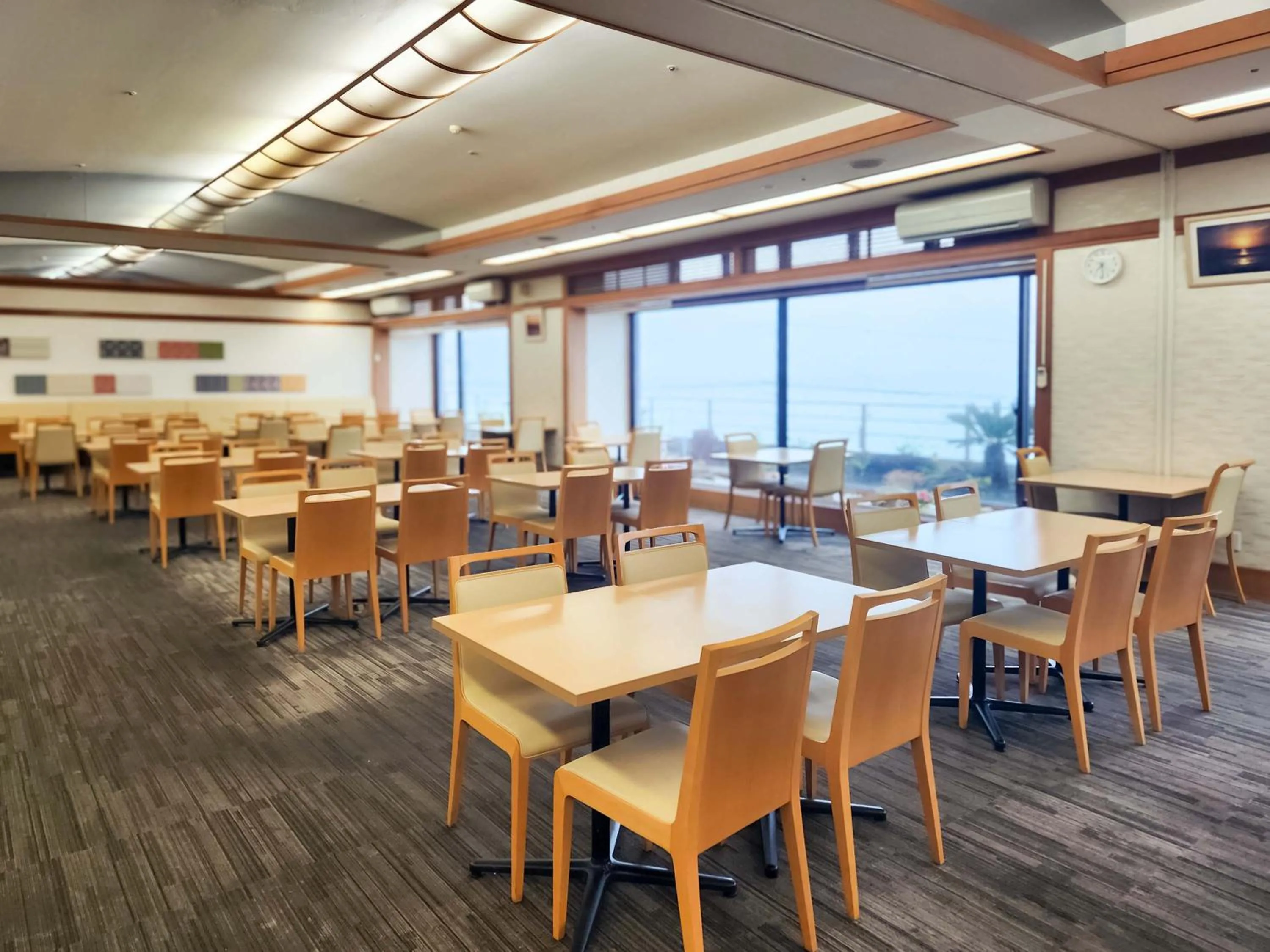 Restaurant/places to eat in Hotel Cetus Royal