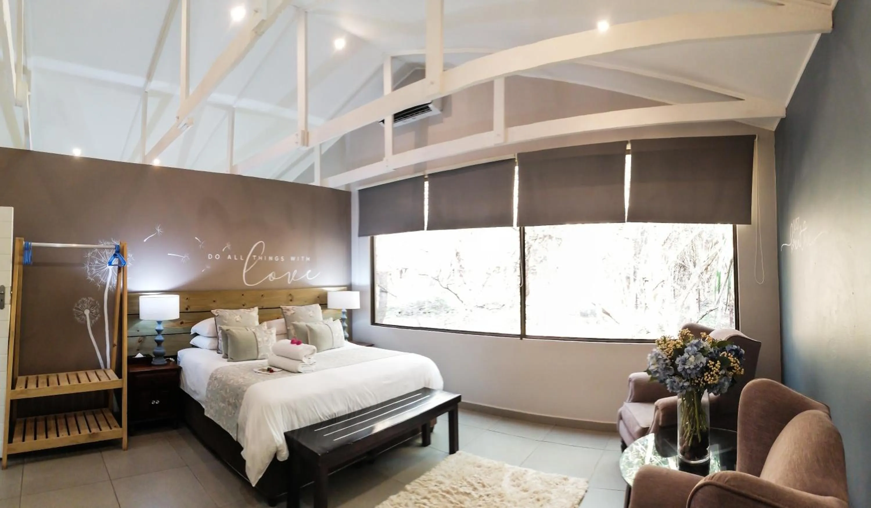 Bed in Emdoneni Lodge with Zululand Cat Conservation Project