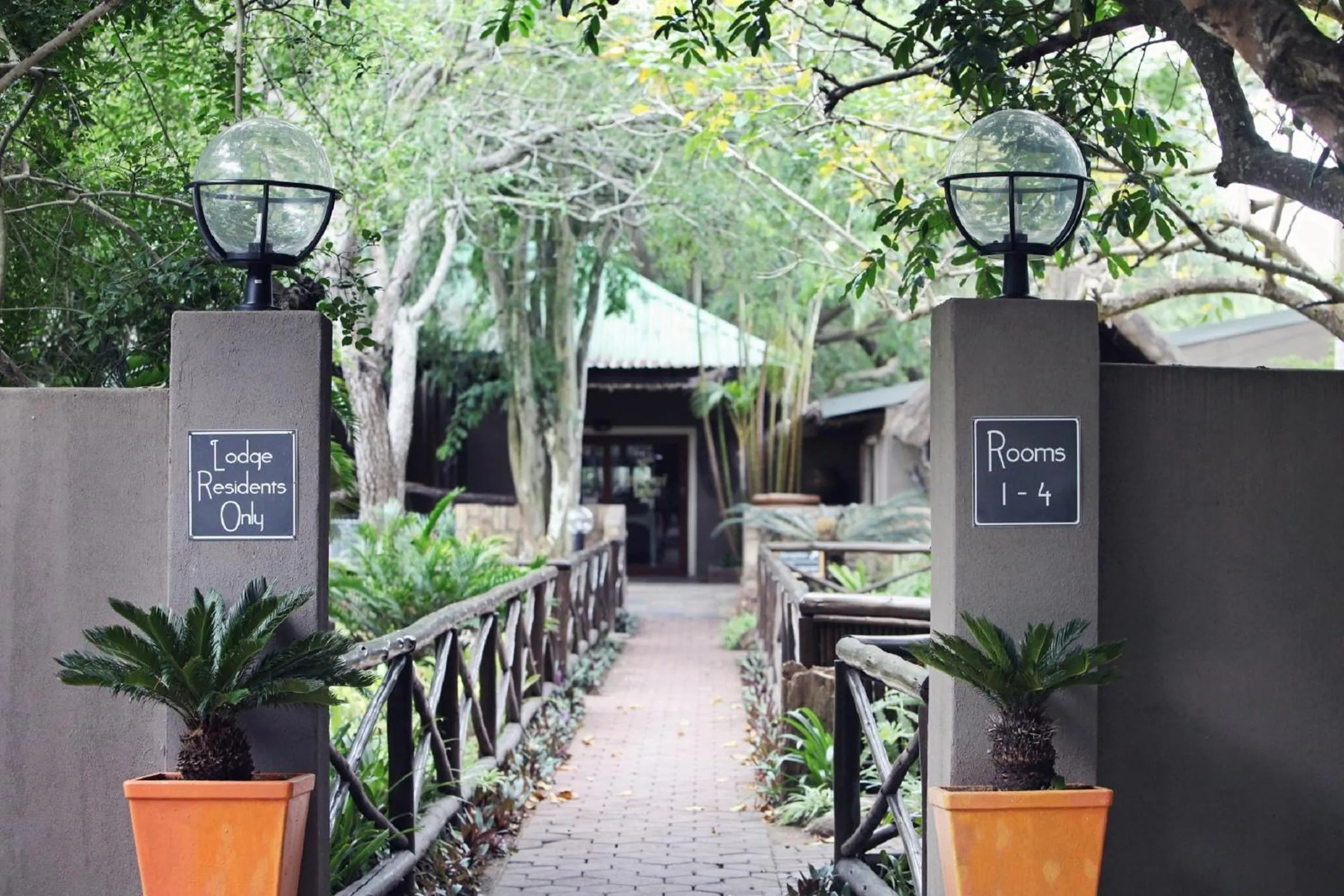 Facade/entrance in Emdoneni Lodge with Zululand Cat Conservation Project