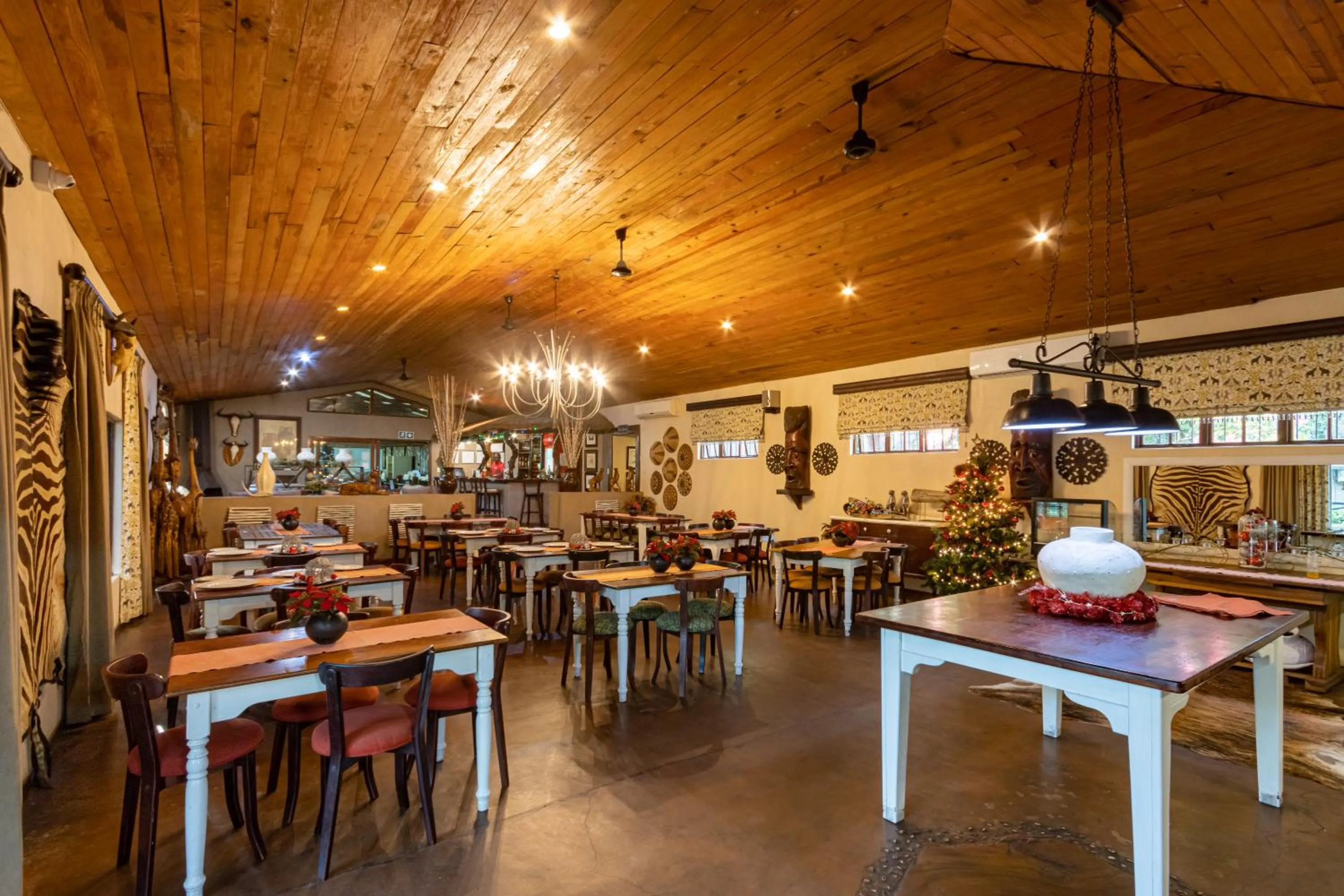Restaurant/places to eat in Emdoneni Lodge with Zululand Cat Conservation Project