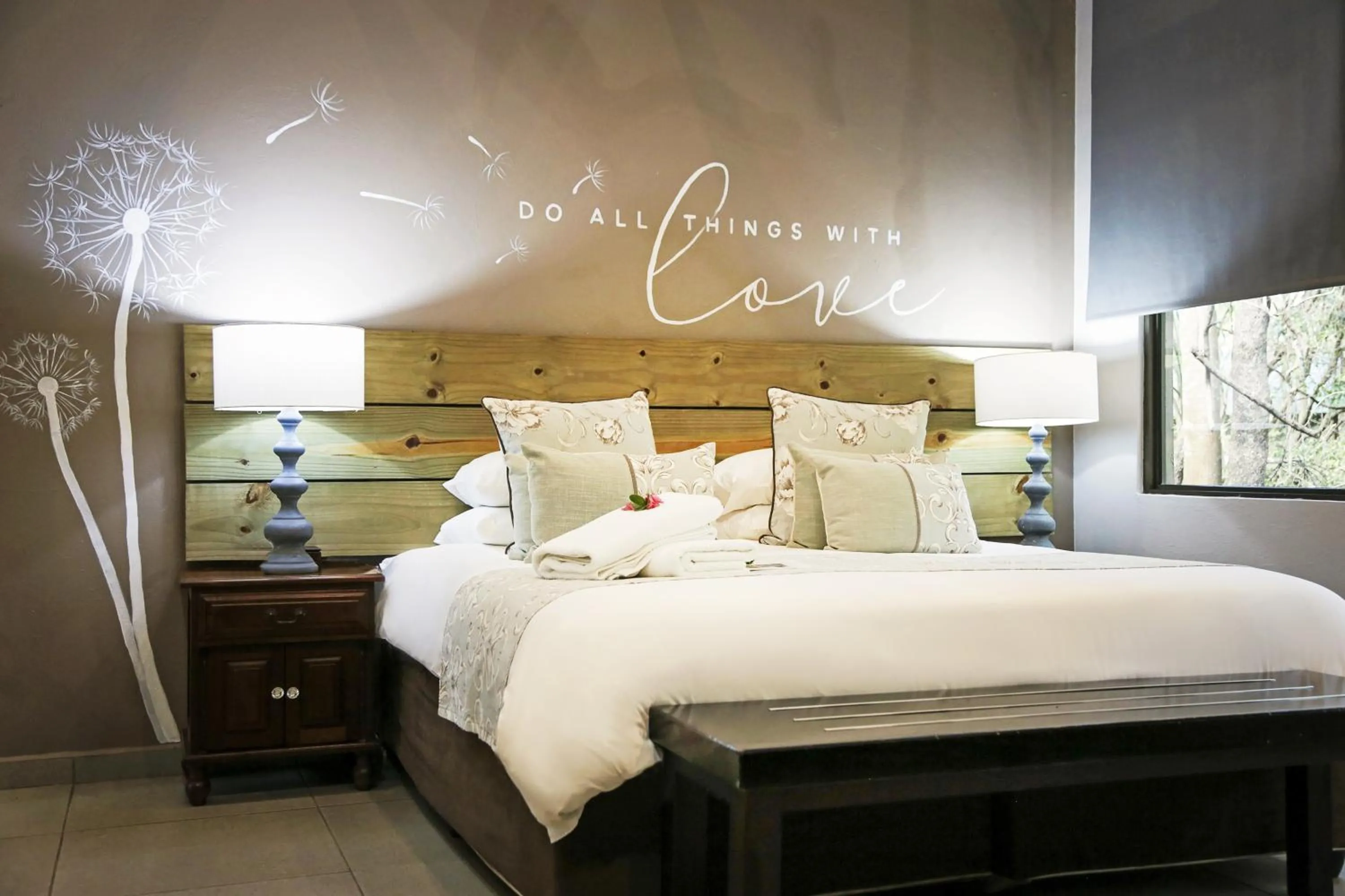 Bed in Emdoneni Lodge with Zululand Cat Conservation Project