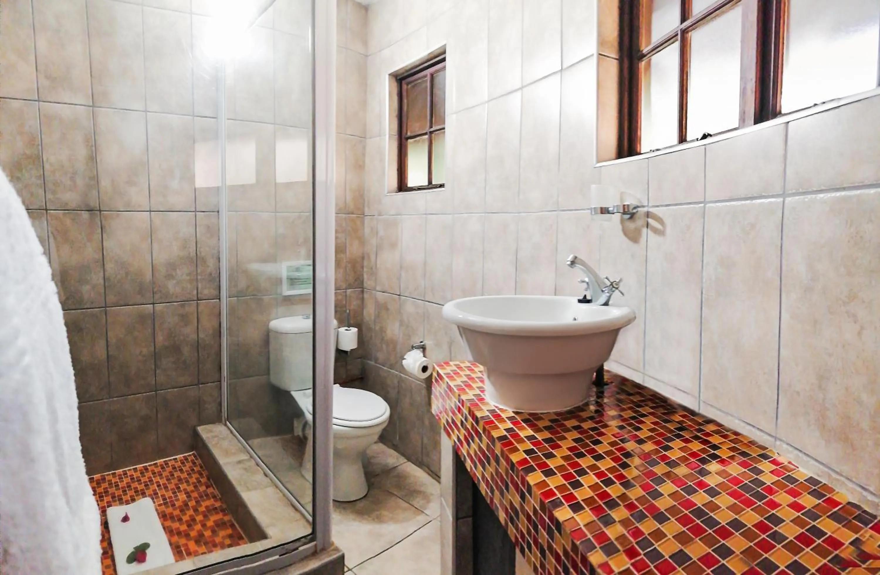 Shower in Emdoneni Lodge with Zululand Cat Conservation Project