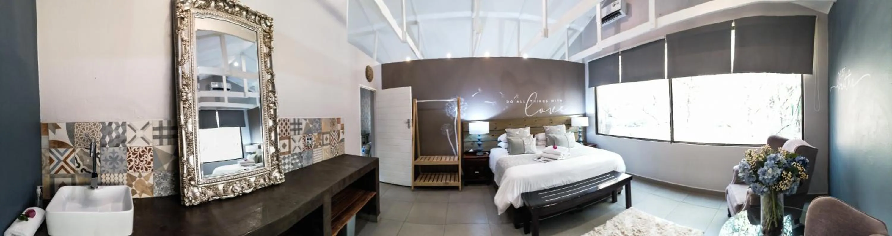 Bed in Emdoneni Lodge with Zululand Cat Conservation Project