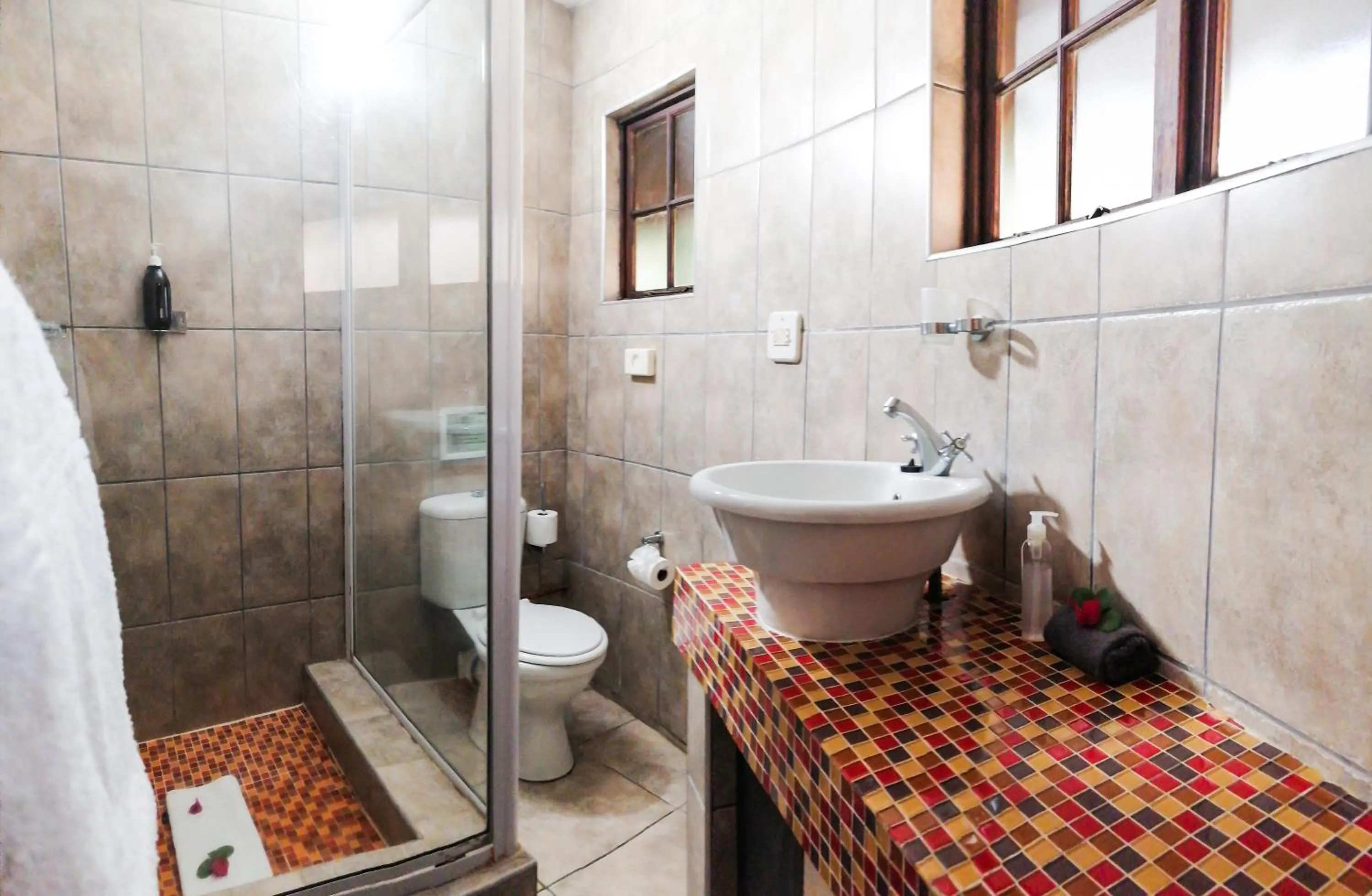 Shower in Emdoneni Lodge with Zululand Cat Conservation Project