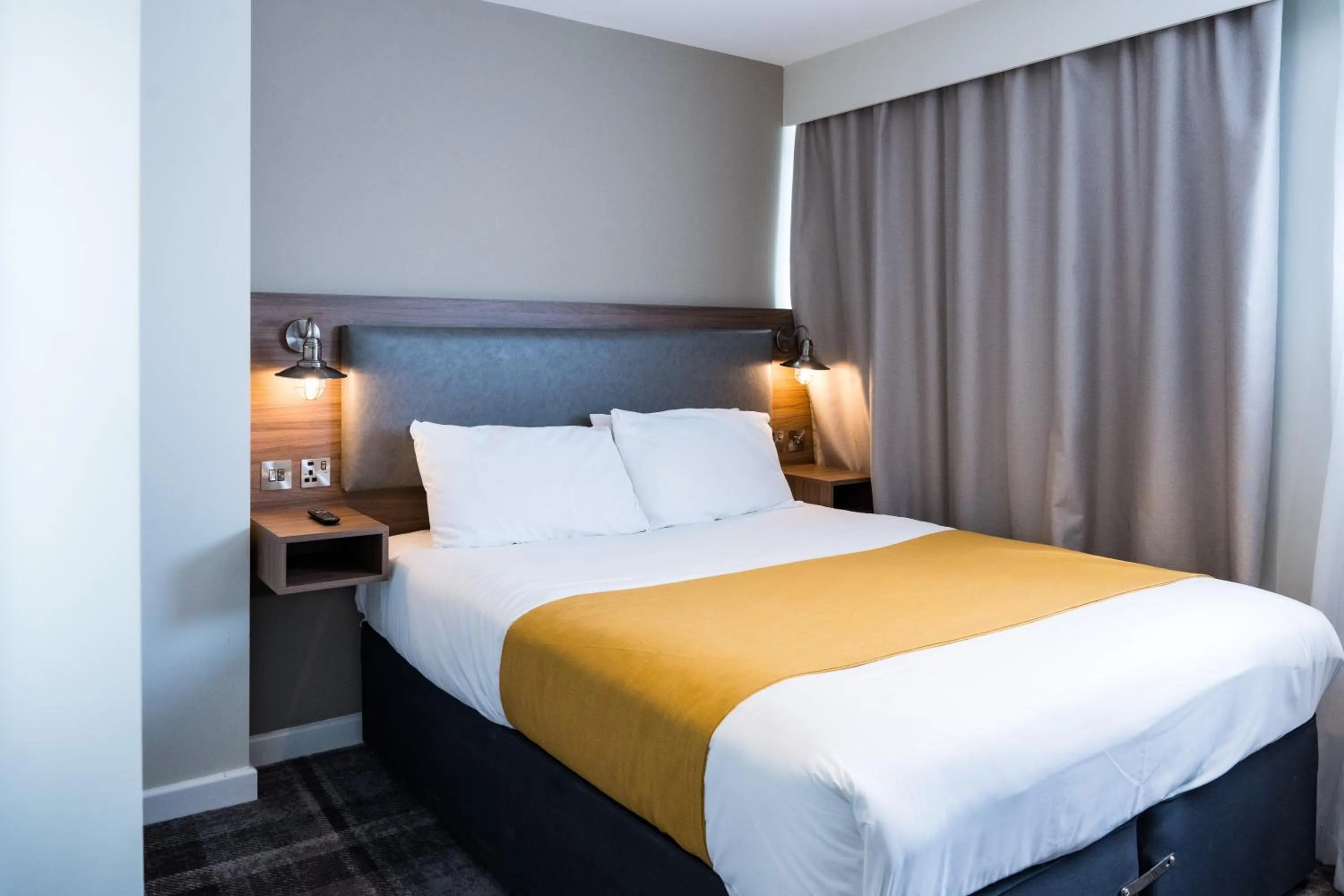 Bed in Almondsbury Inn & Lounge