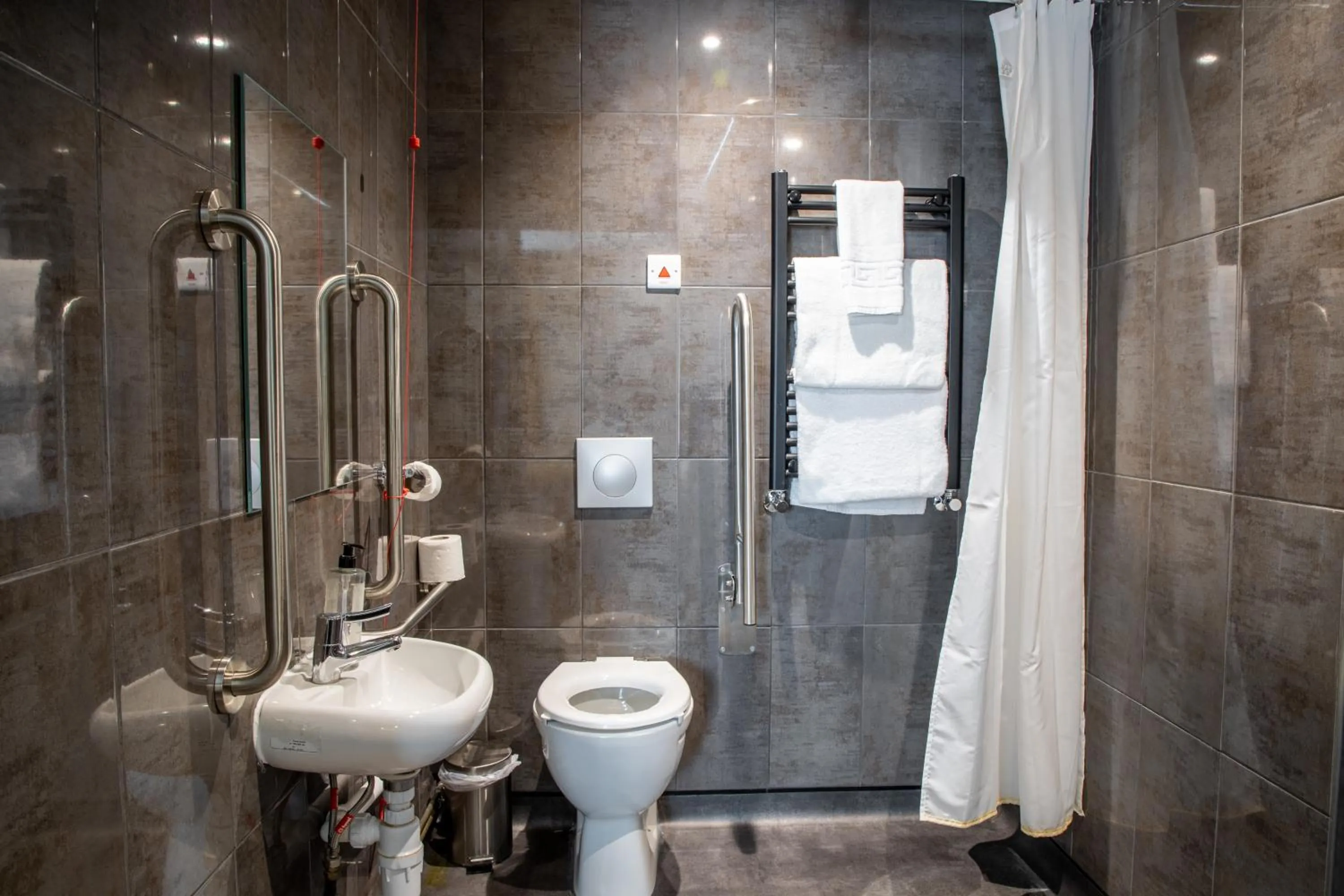 Bathroom in Almondsbury Inn & Lounge